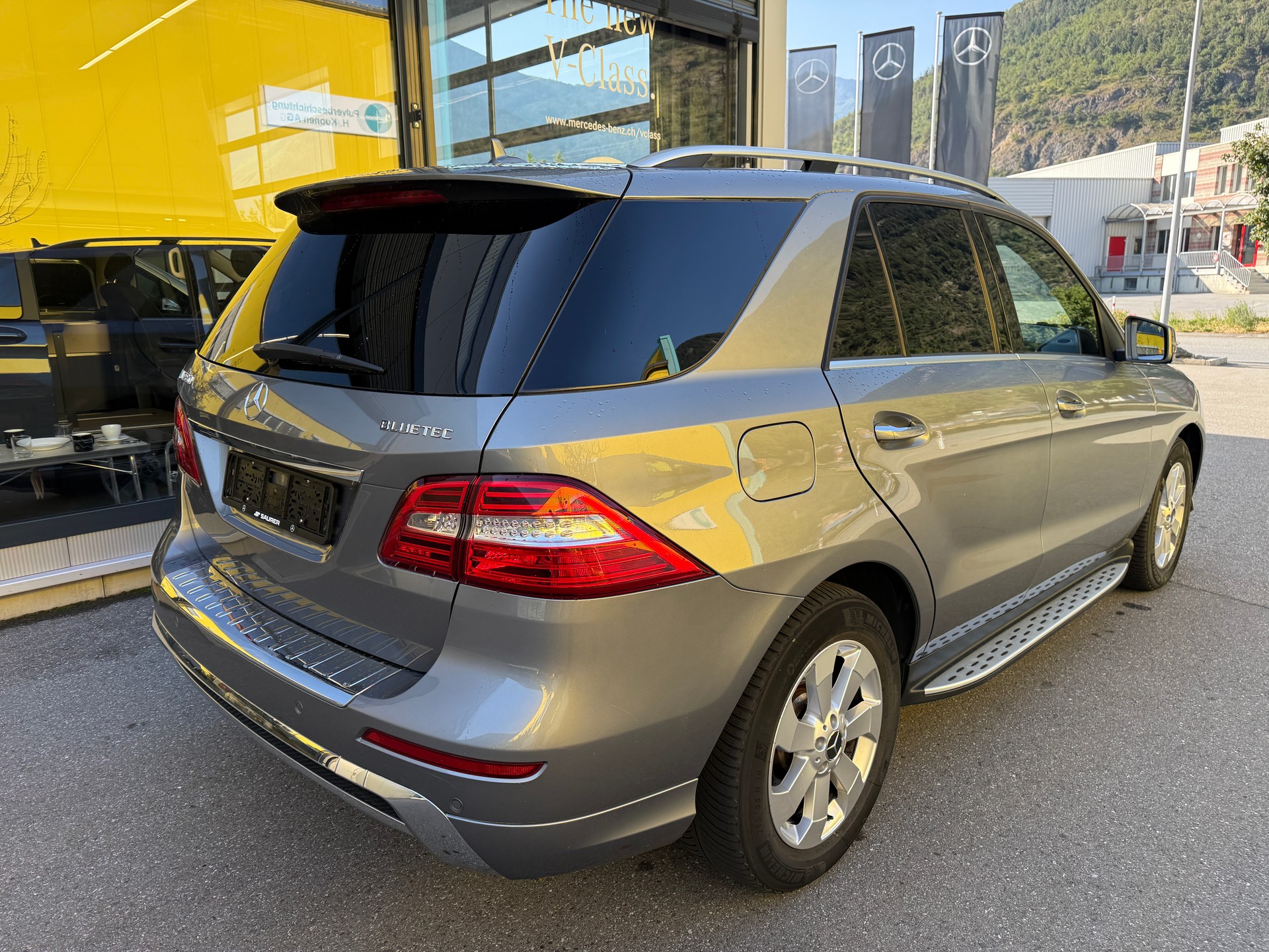 MERCEDES-BENZ ML 350 BlueTEC Executive 4Matic 7G-Tronic-showroom-element-3