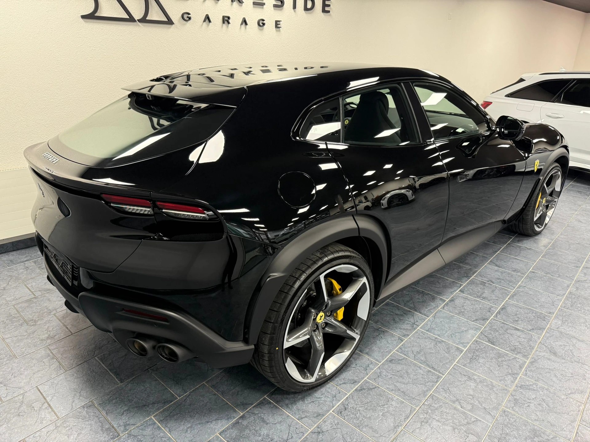 FERRARI Purosangue 6.5 V12-showroom-element-3