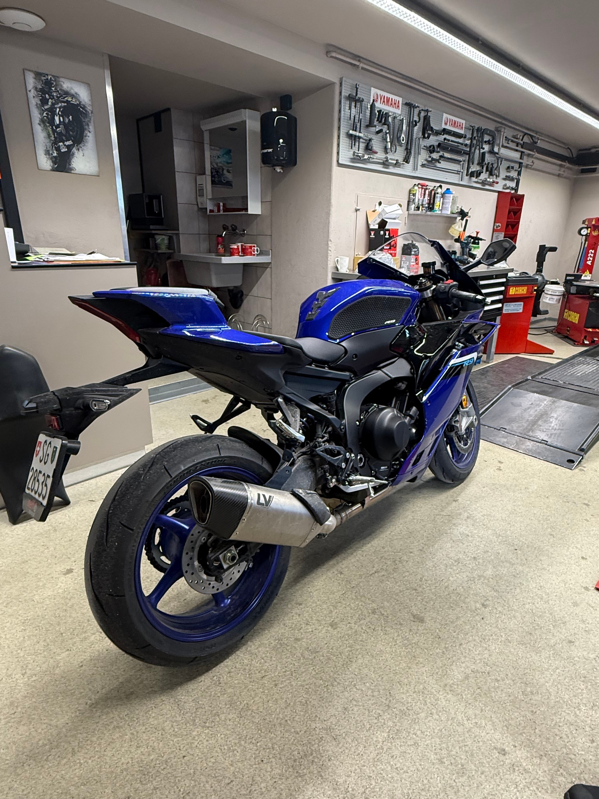 YAMAHA YZF R9-image-6