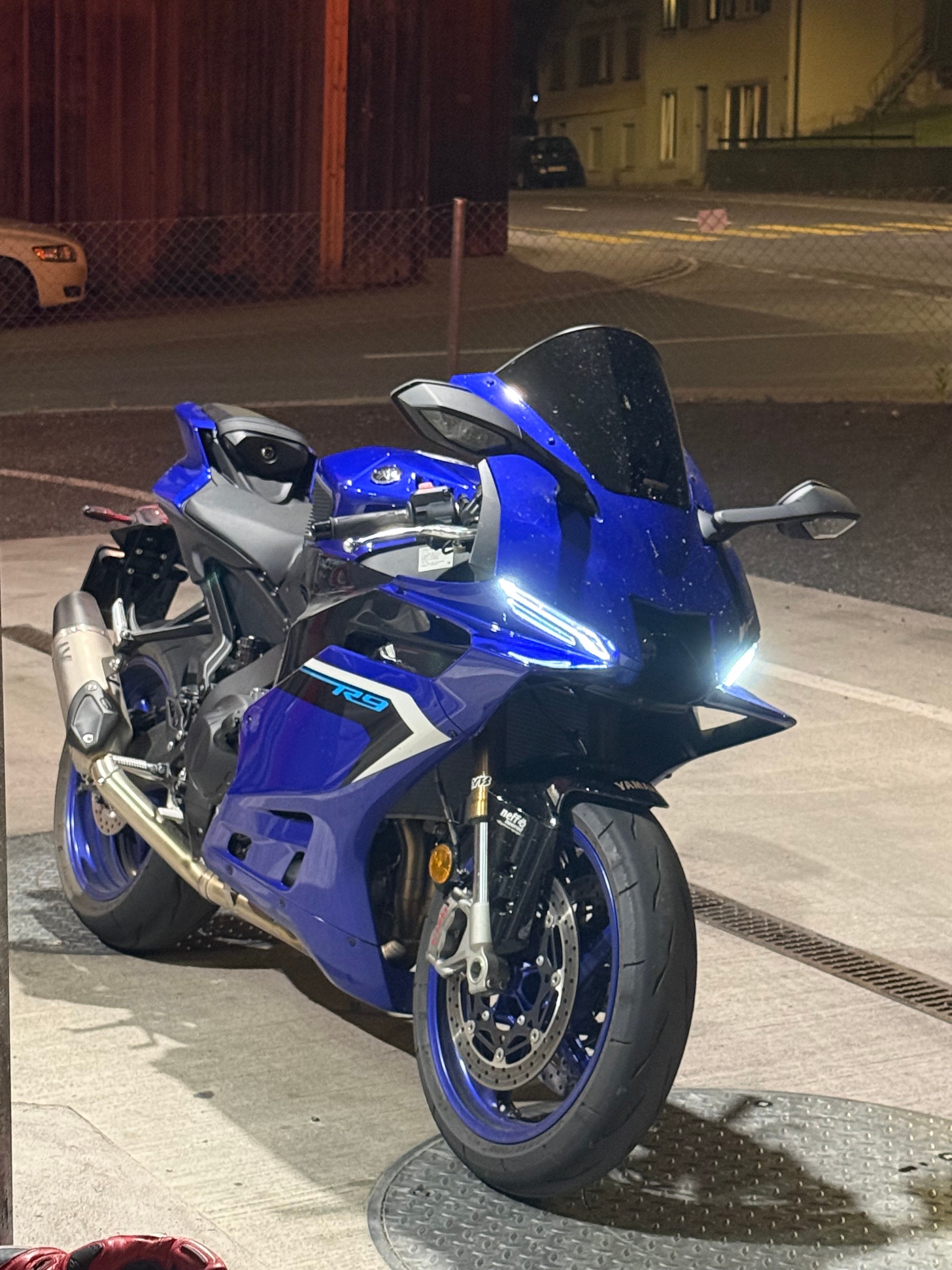 YAMAHA YZF R9-image-1