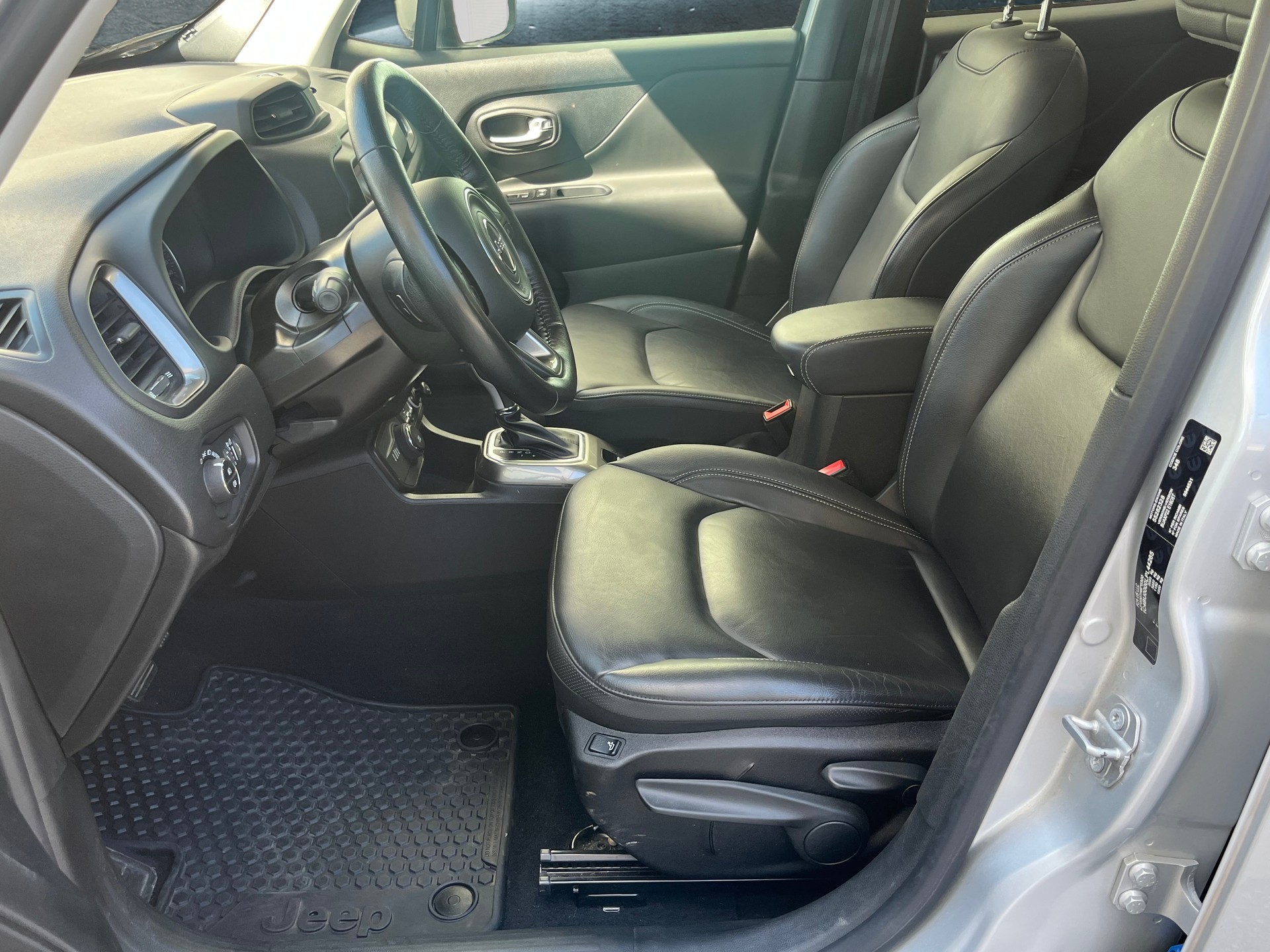 JEEP Renegade 1.3 Turbo Limited AWD-image-5
