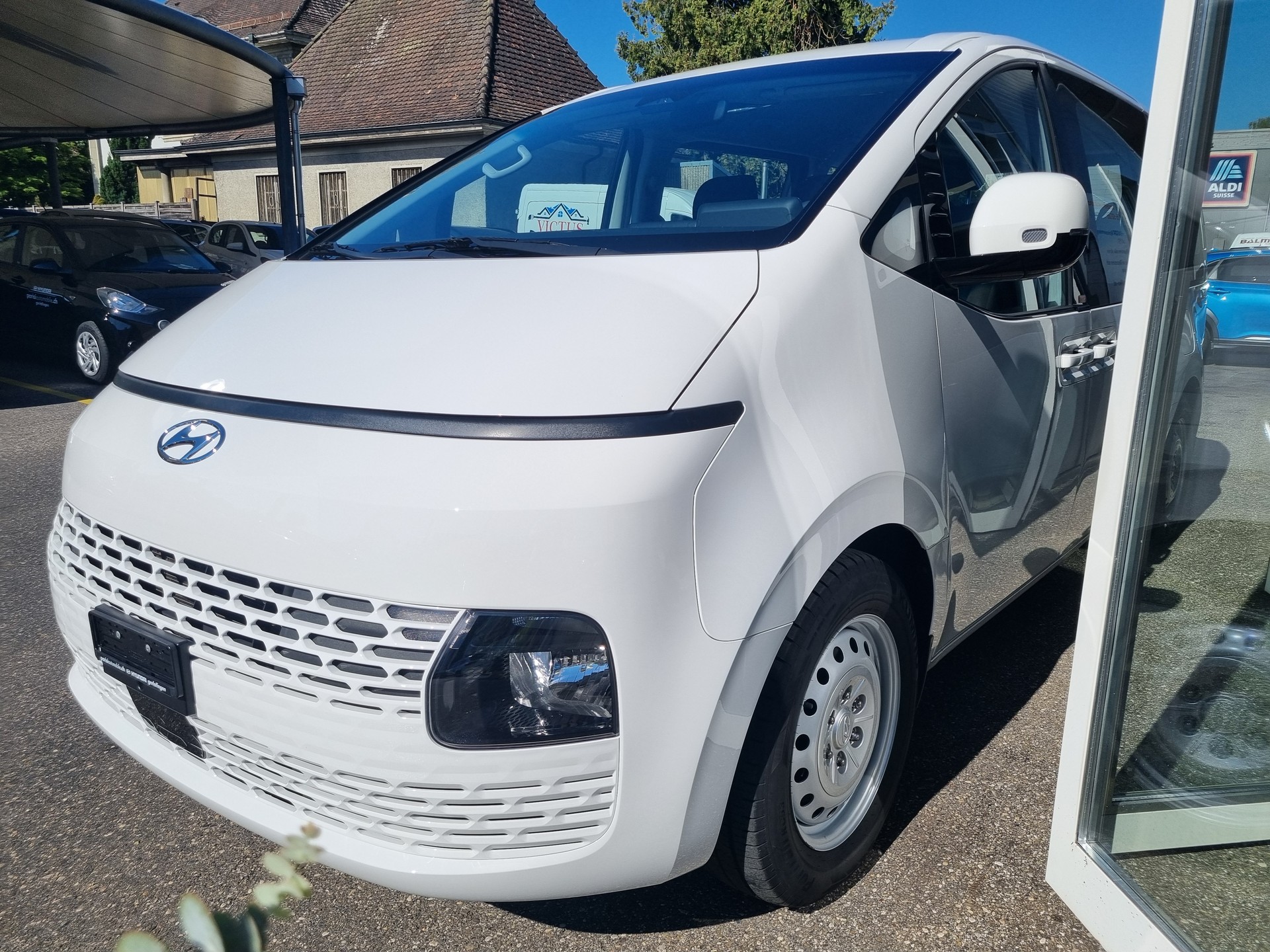 HYUNDAI Staria Wagon 2.2 CRDi Origo 4WD A-image-2