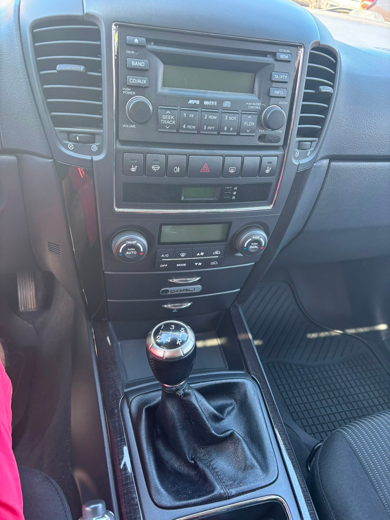 KIA Sorento 2.5 CRDI Style-image-9