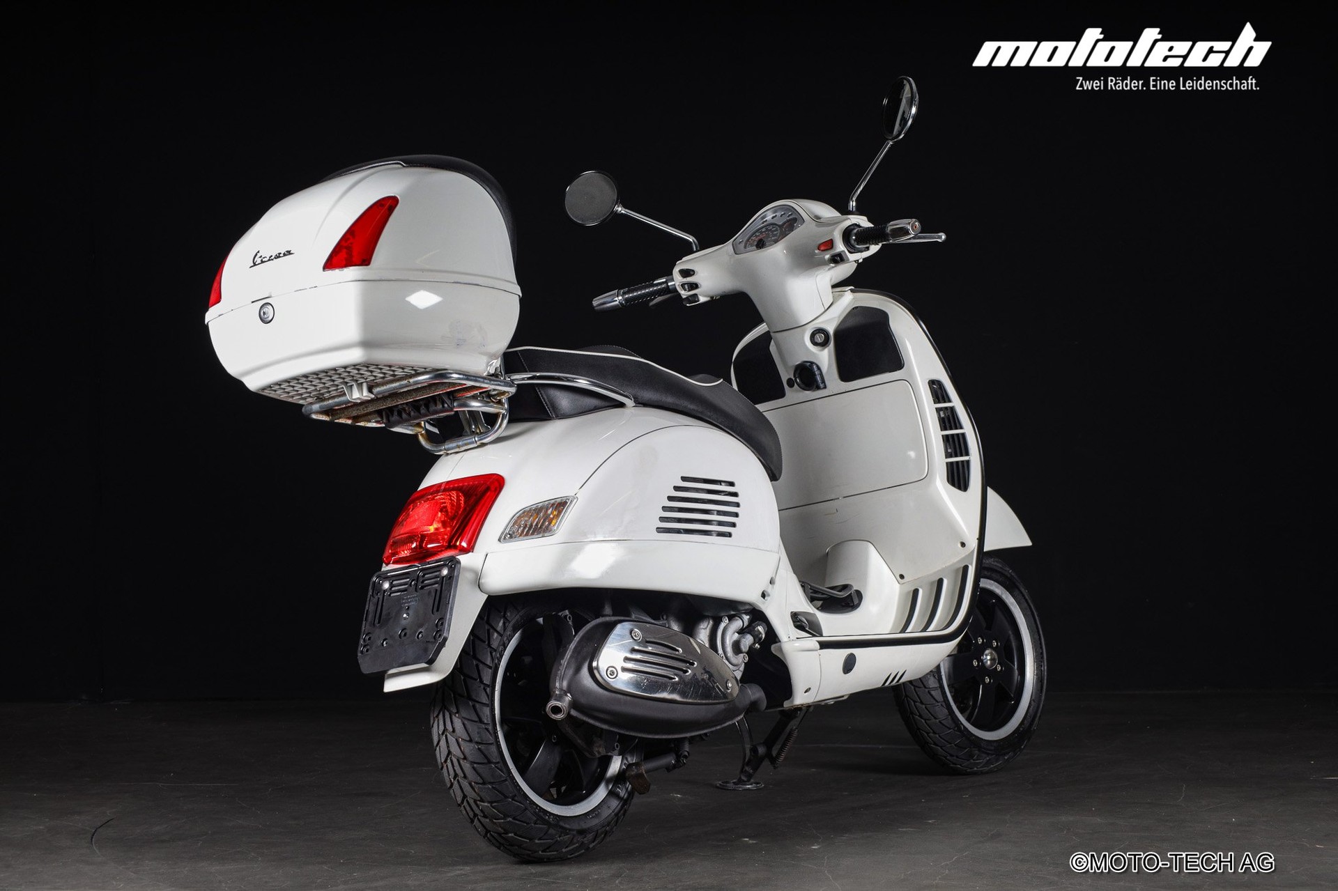 PIAGGIO Vespa GTS Super 300 i.e-image-2