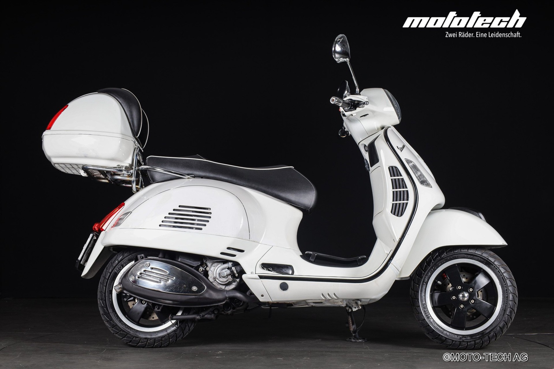 PIAGGIO Vespa GTS Super 300 i.e-image-1