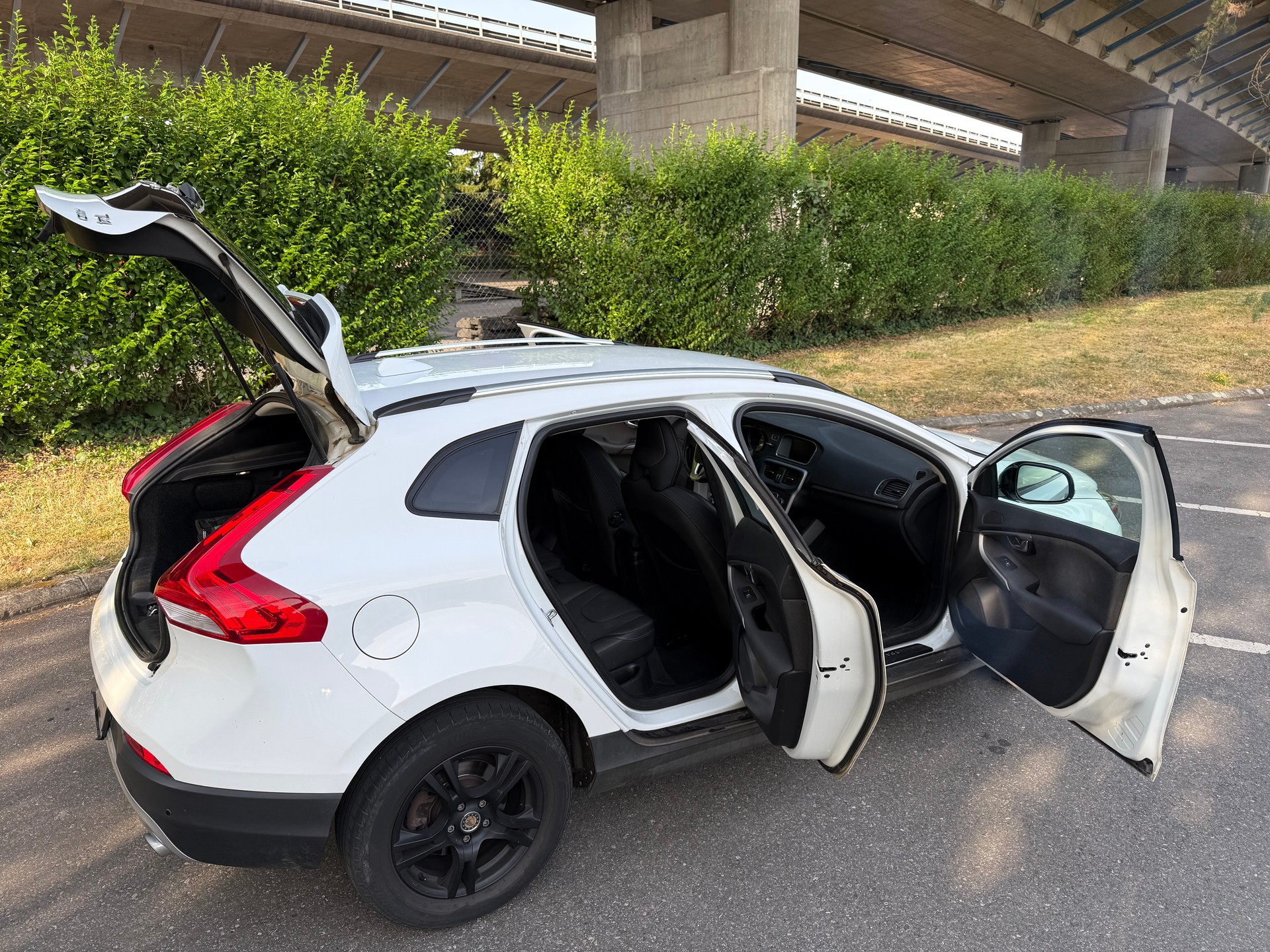 VOLVO V40 Cross Country T4 2.0 AWD Summum Geartronic-image-2
