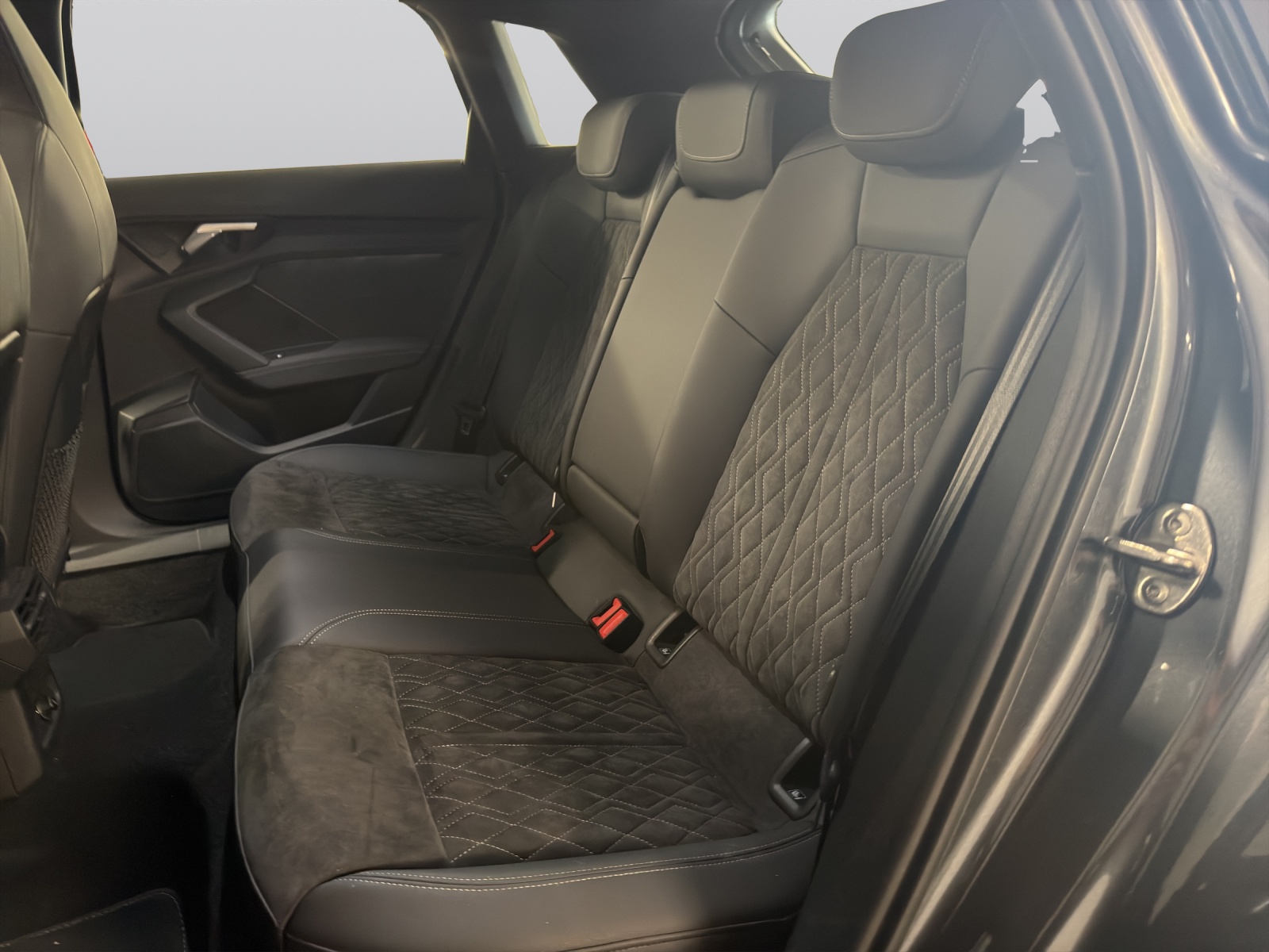 AUDI A3 Sportback 35 TFSI S line S-tronic-image-8