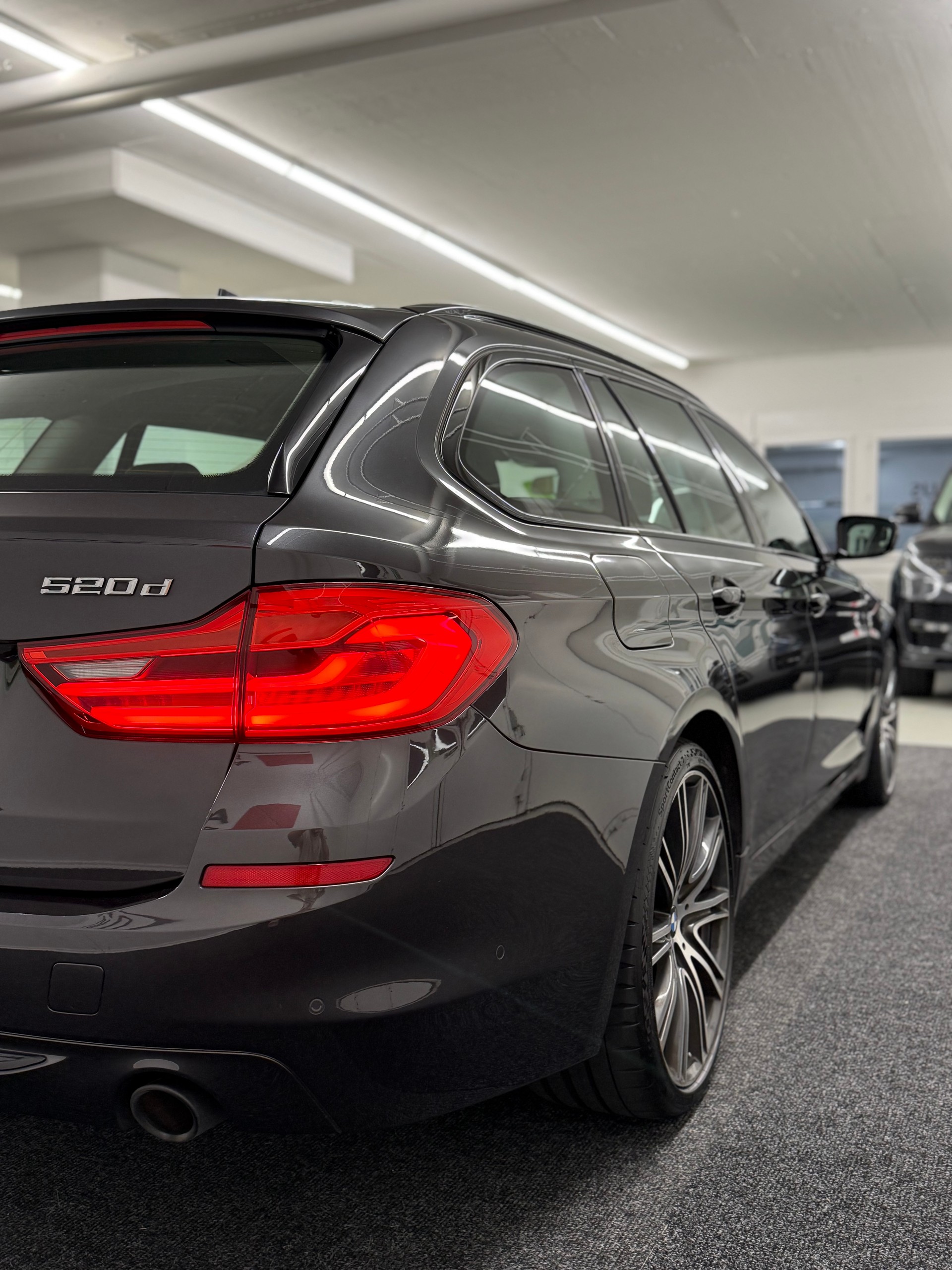 BMW 520d xDrive Touring Sport Line Steptronic-image-4