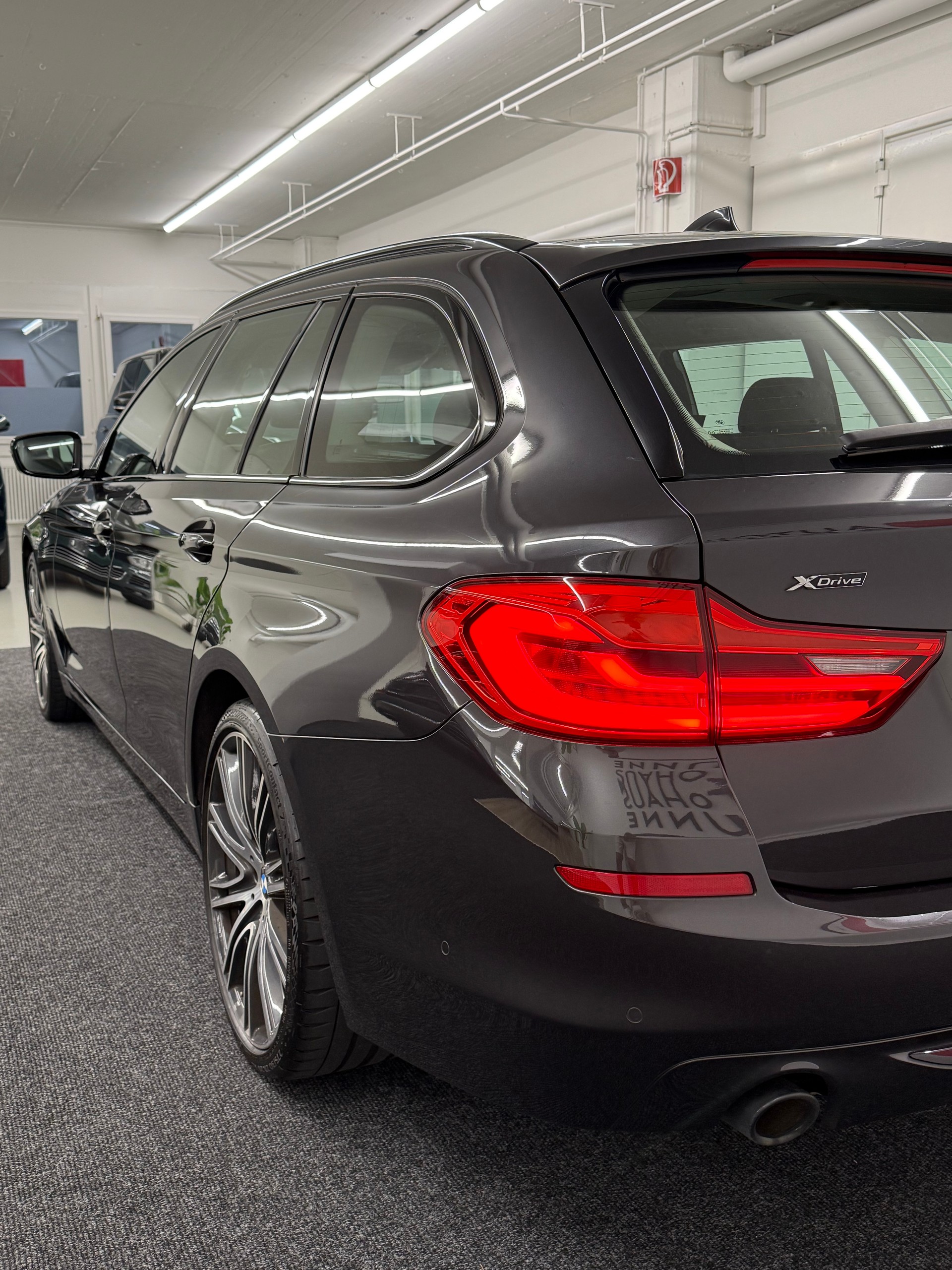 BMW 520d xDrive Touring Sport Line Steptronic-image-8