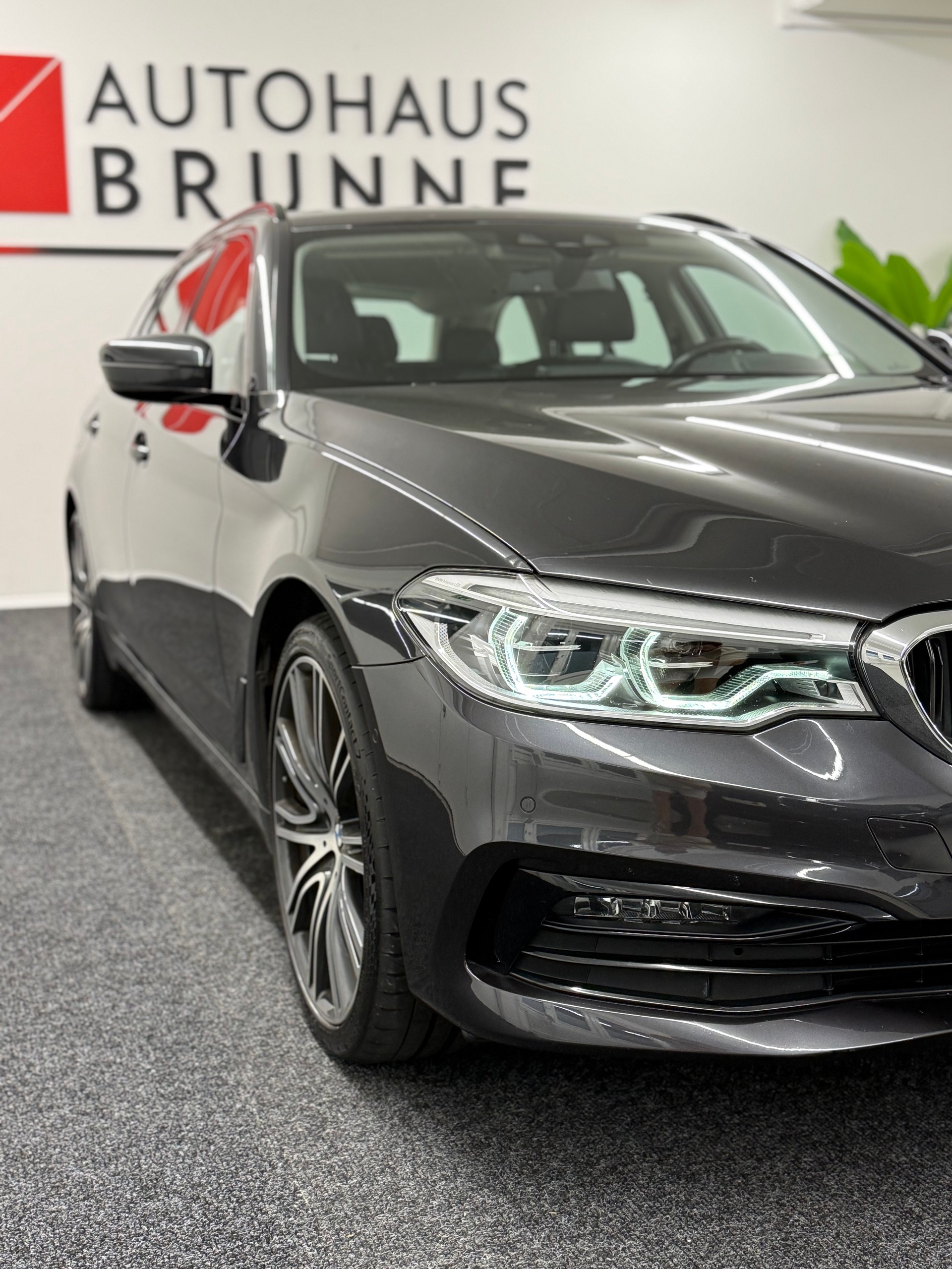 BMW 520d xDrive Touring Sport Line Steptronic-image-10
