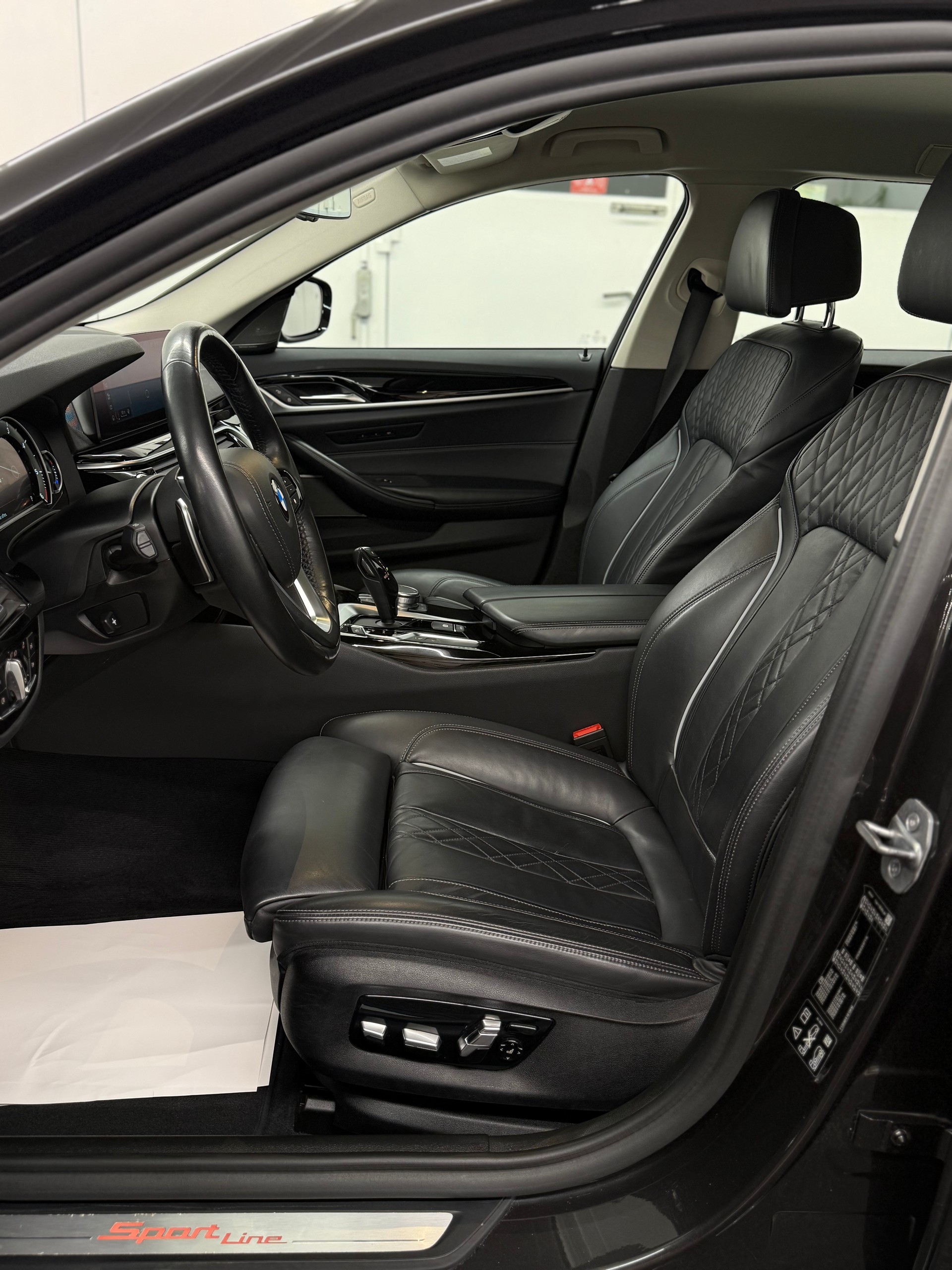 BMW 520d xDrive Touring Sport Line Steptronic-image-26