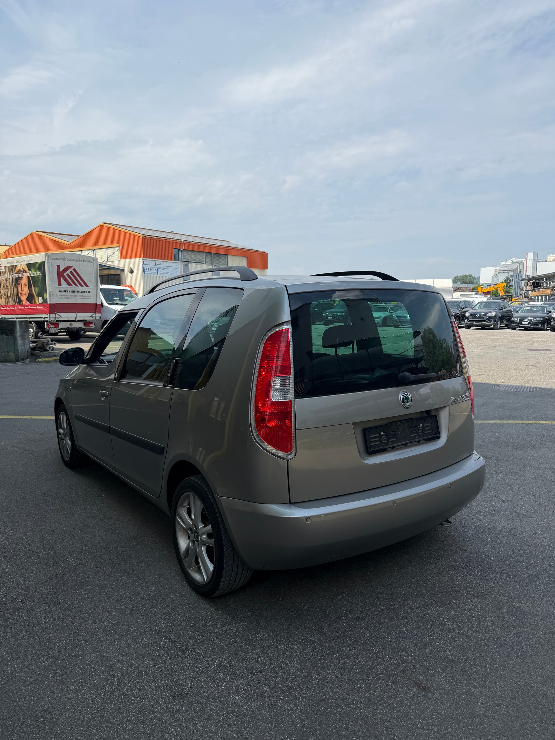 SKODA Roomster 1.6 Scout Automatic-image-4
