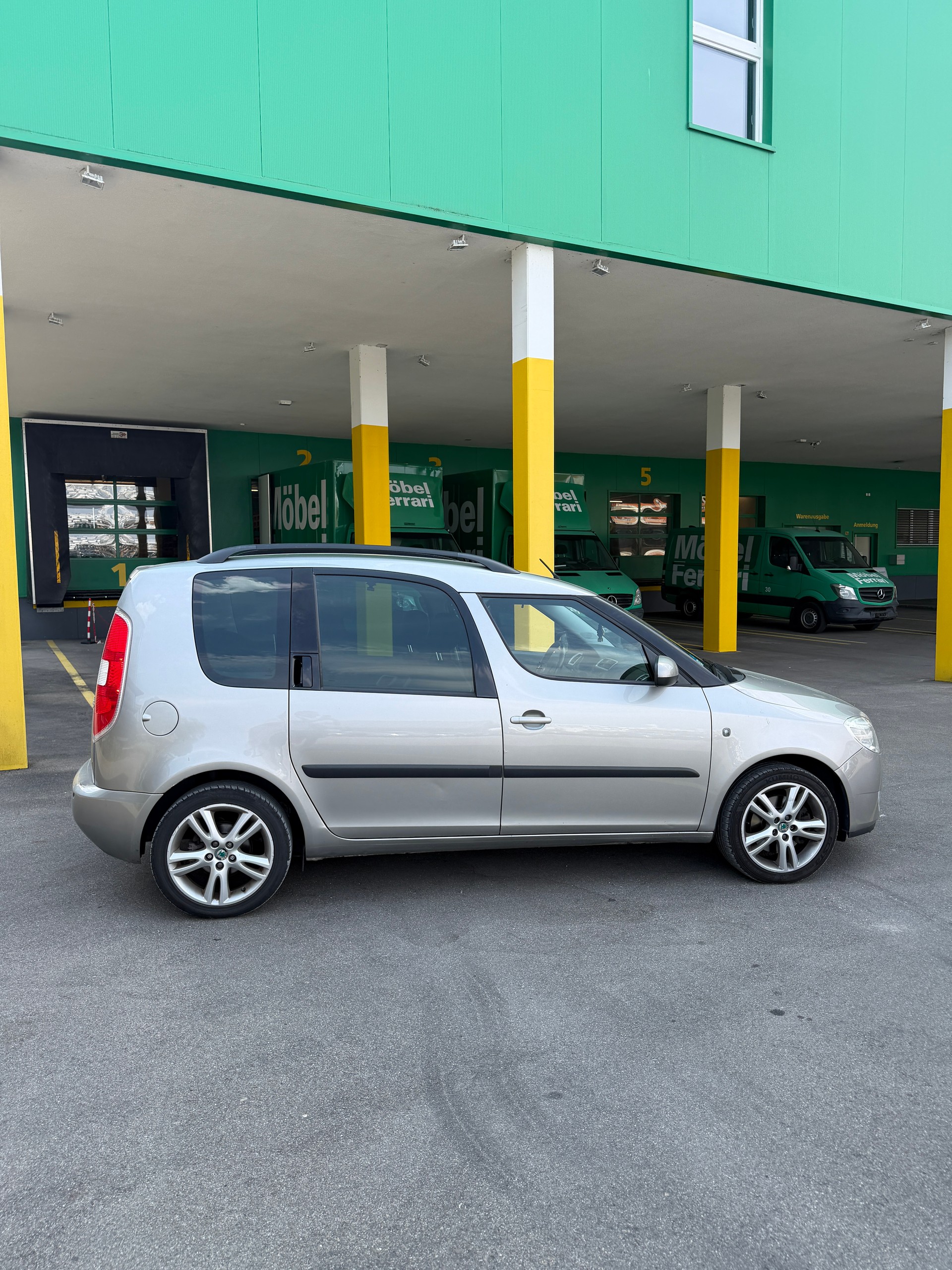 SKODA Roomster 1.6 Scout Automatic-image-7