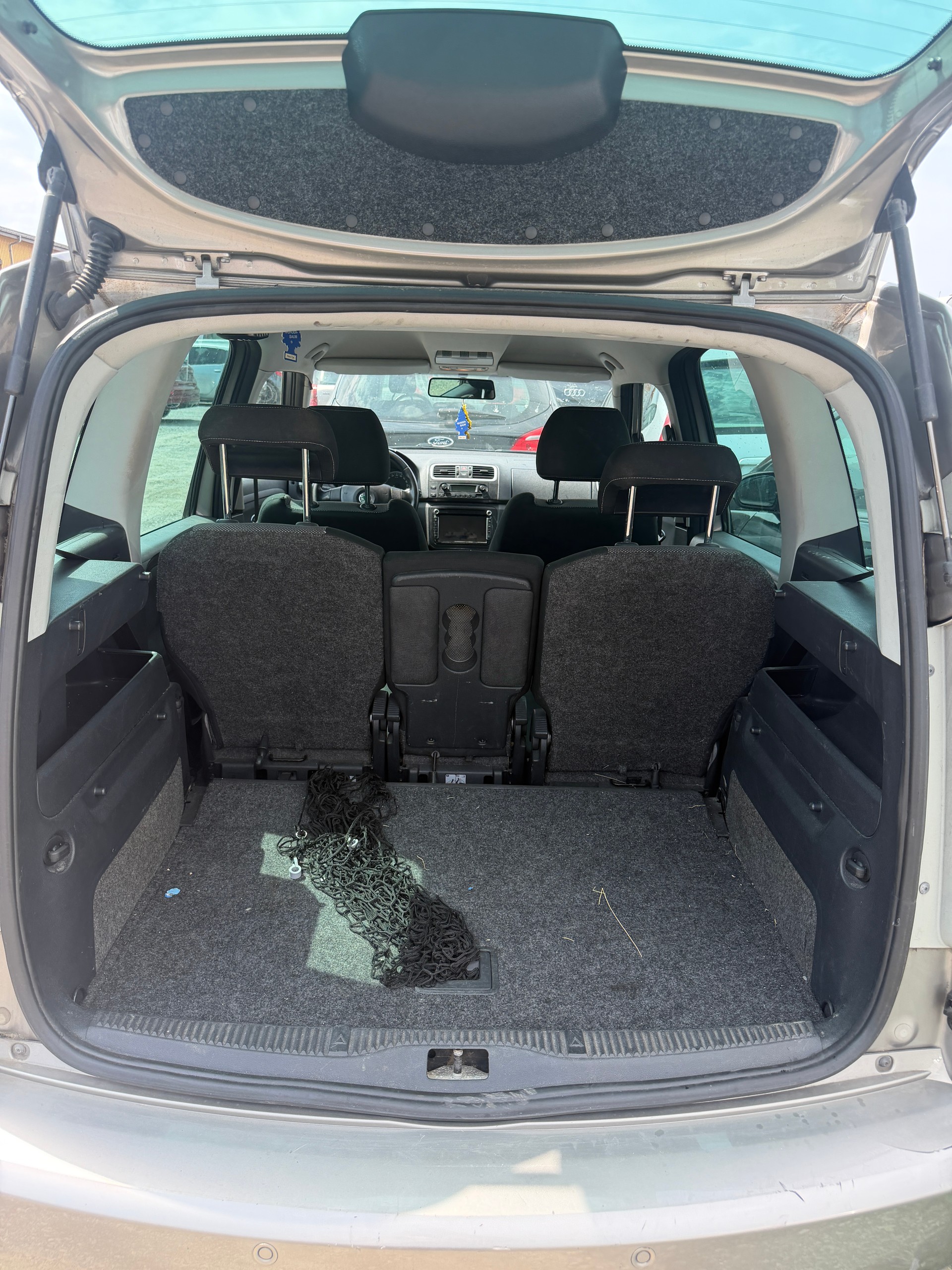 SKODA Roomster 1.6 Scout Automatic-image-13