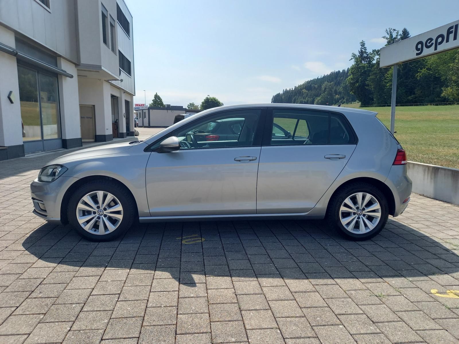 VW Golf 2.0 TDI Comfortline 4Motion DSG-showroom-element-2