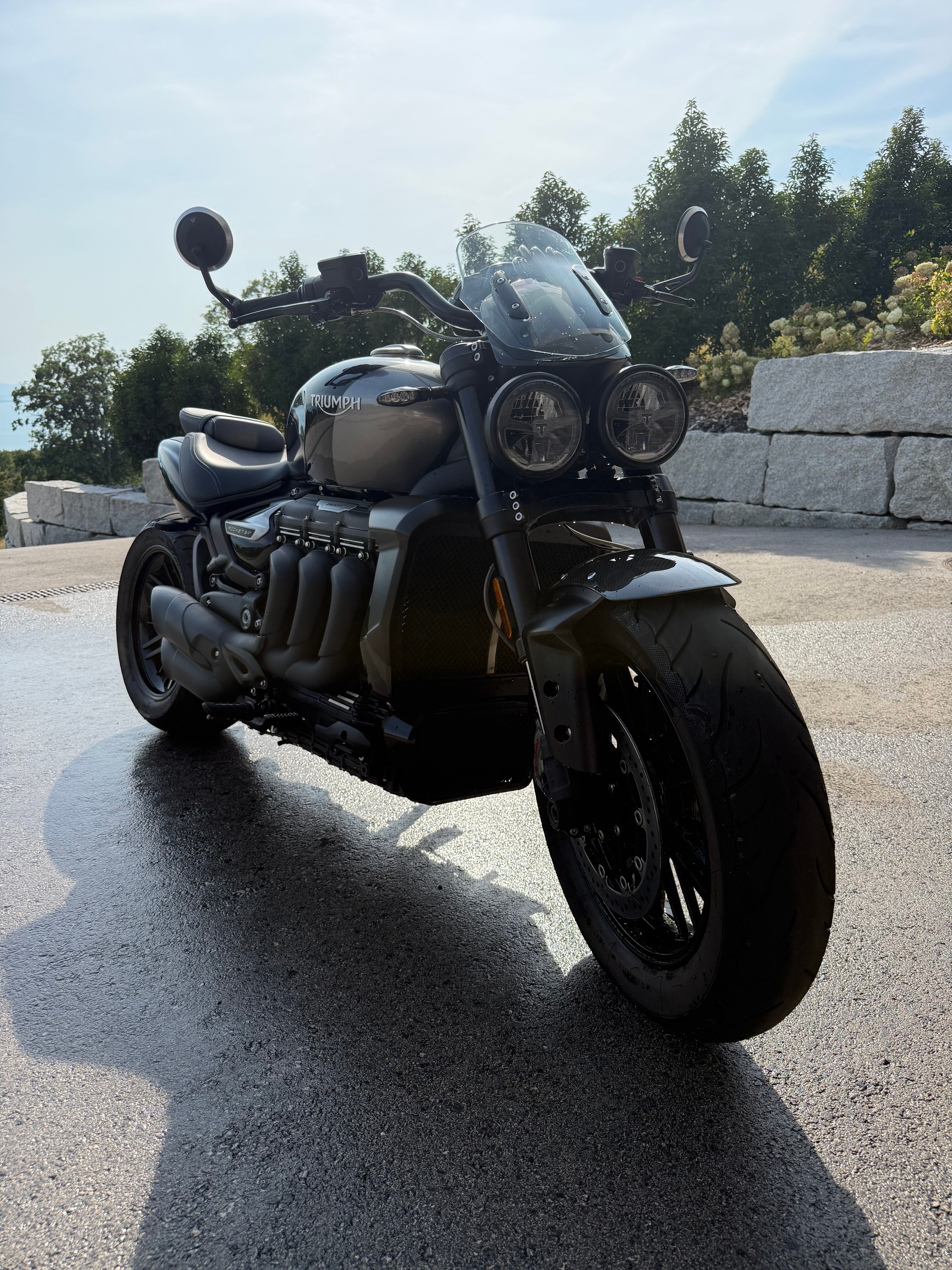 TRIUMPH GT triple black-image-0