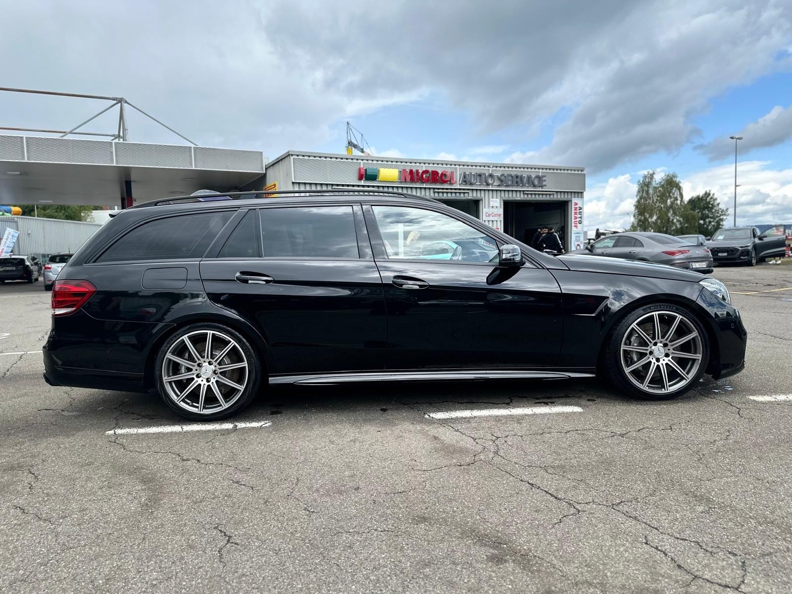 MERCEDES-BENZ E 63 AMG 4Matic Speedshift ° All Black ° KW Gewindefahrwerk °-image-11