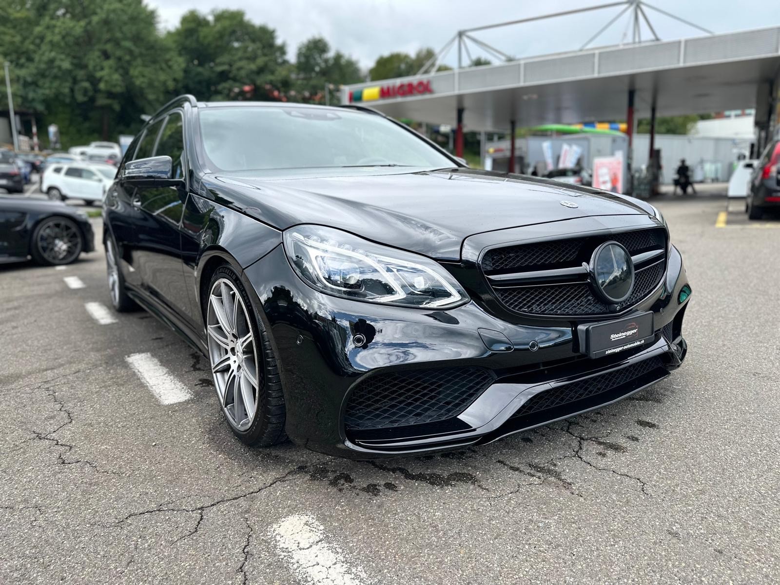 MERCEDES-BENZ E 63 AMG 4Matic Speedshift ° All Black ° KW Gewindefahrwerk °-showroom-element-1