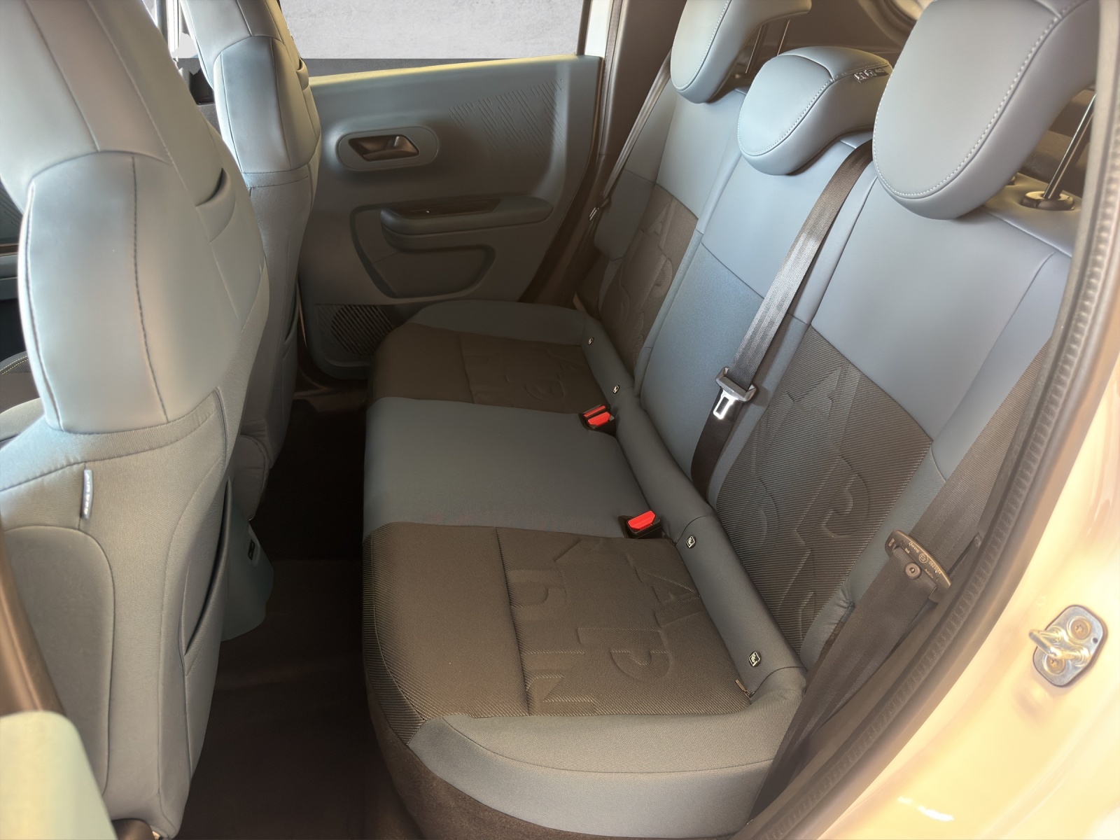 FIAT Grande Panda 1.2 Hybrid Icon-image-8