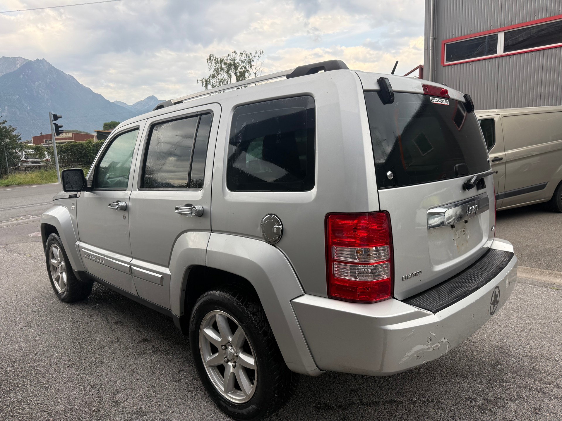 JEEP Cherokee 3.7 V6 Limited Automatic-showroom-element-3
