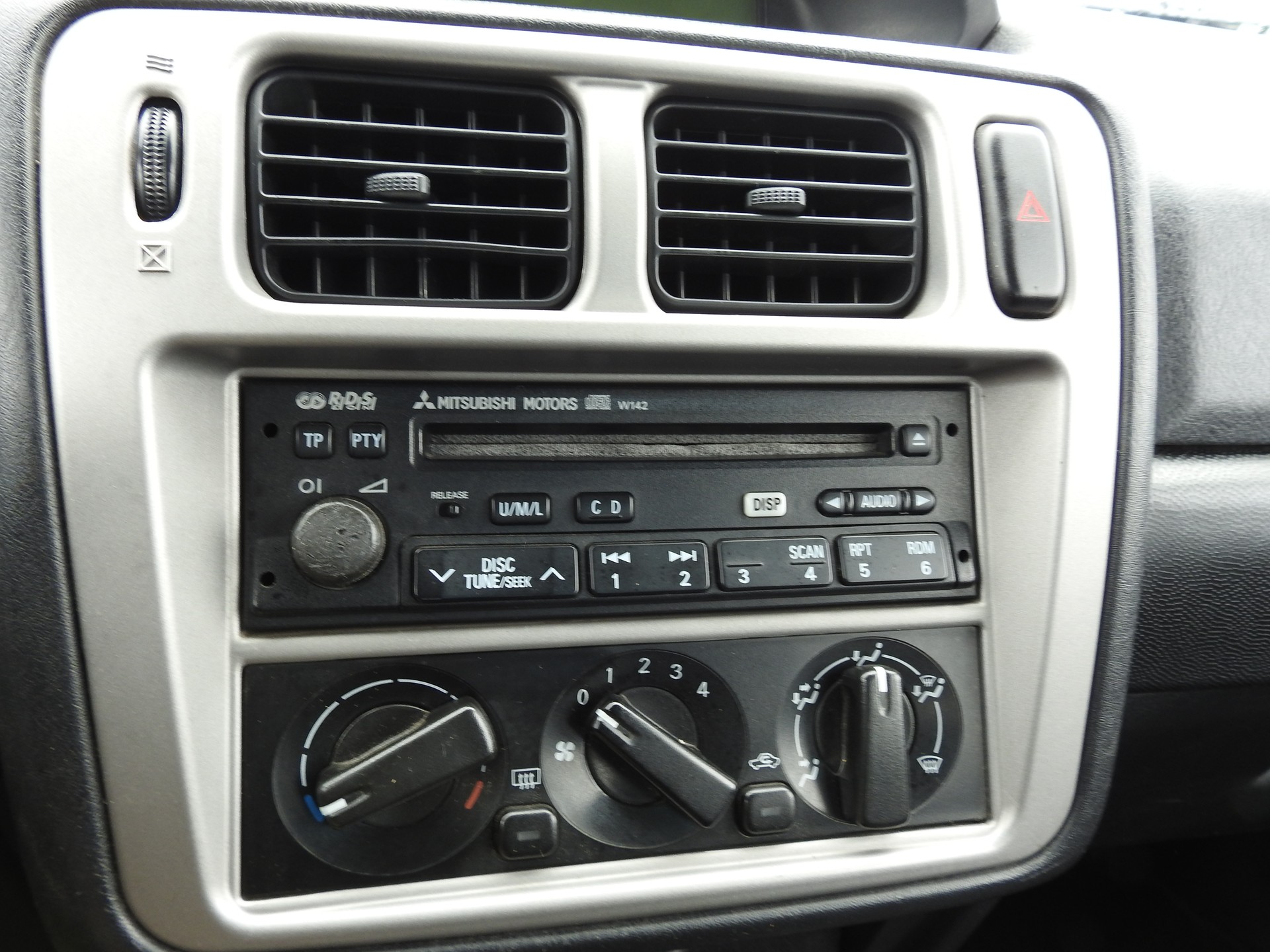 MITSUBISHI Pajero Pinin 2.0 Country-image-23