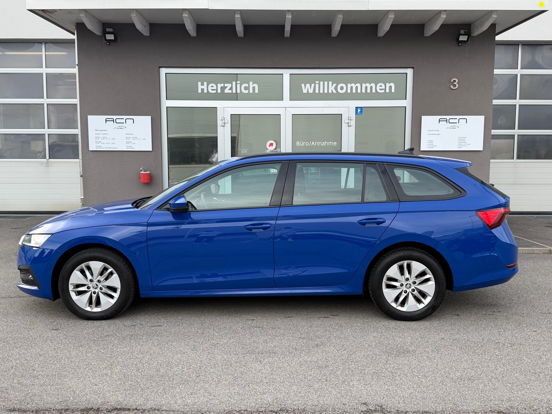 SKODA Octavia Combi 2.0 TDI DSG Ambition-showroom-element-3