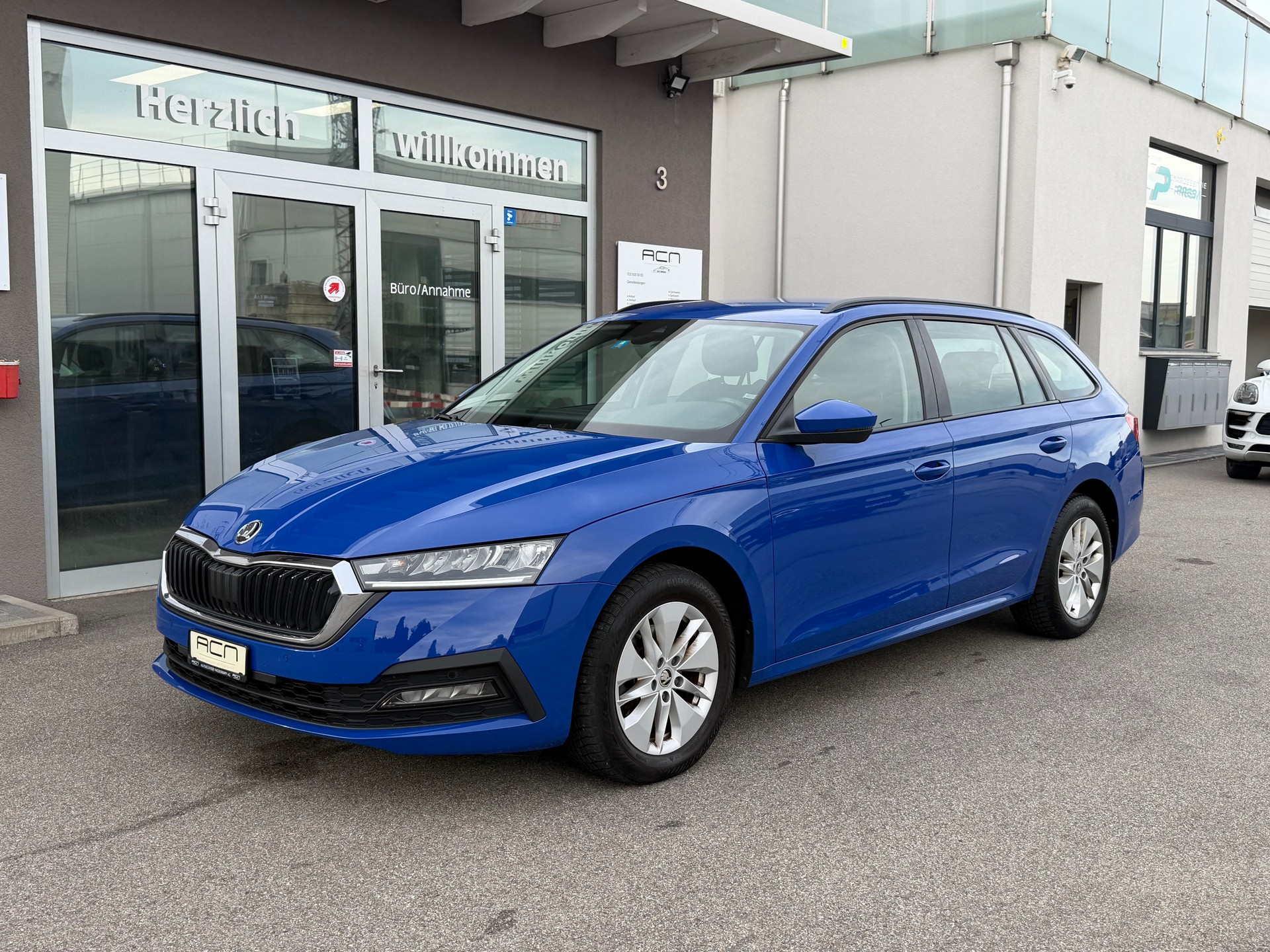 SKODA Octavia Combi 2.0 TDI DSG Ambition-showroom-element-2