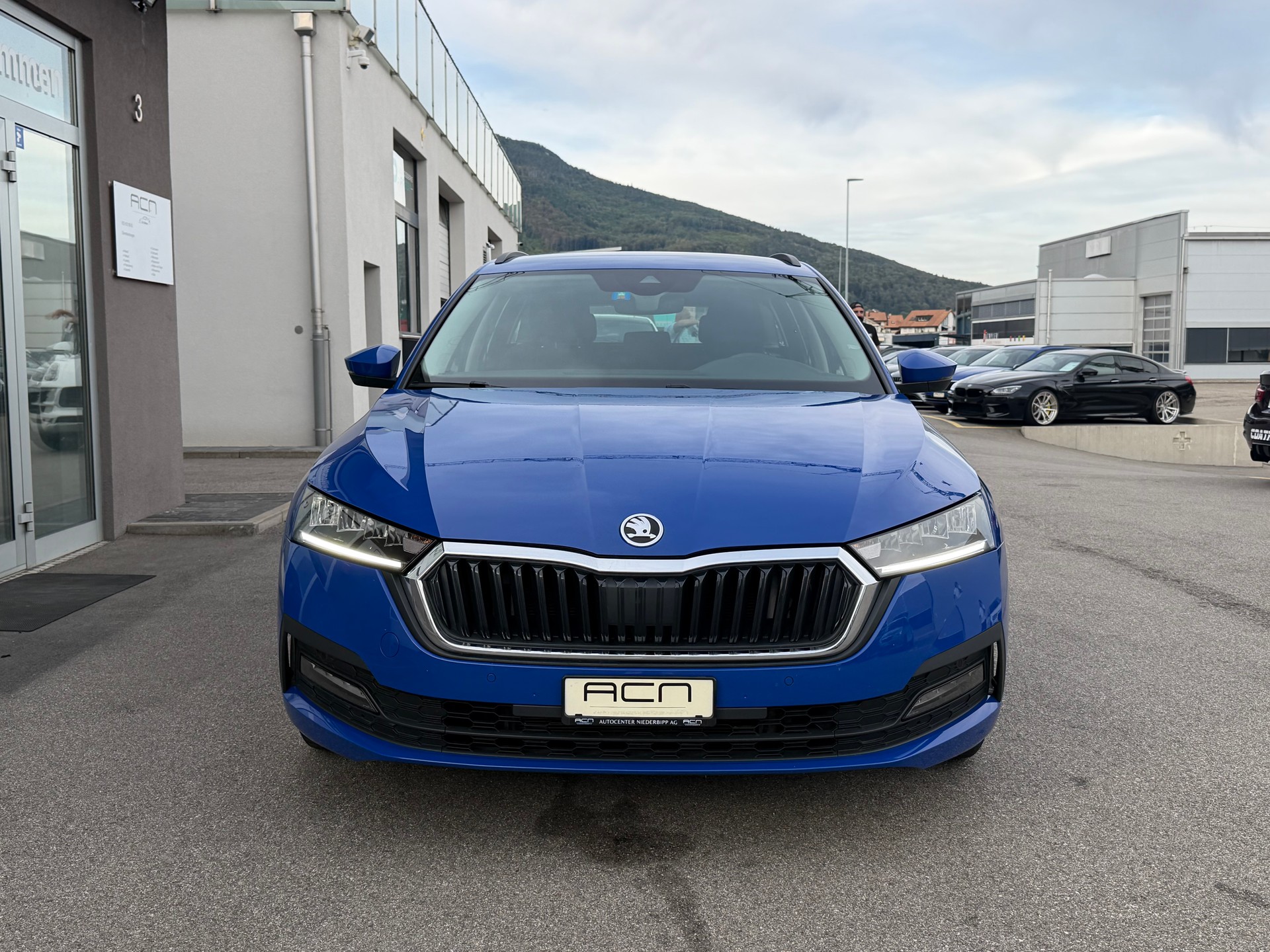 SKODA Octavia Combi 2.0 TDI DSG Ambition-showroom-element-1