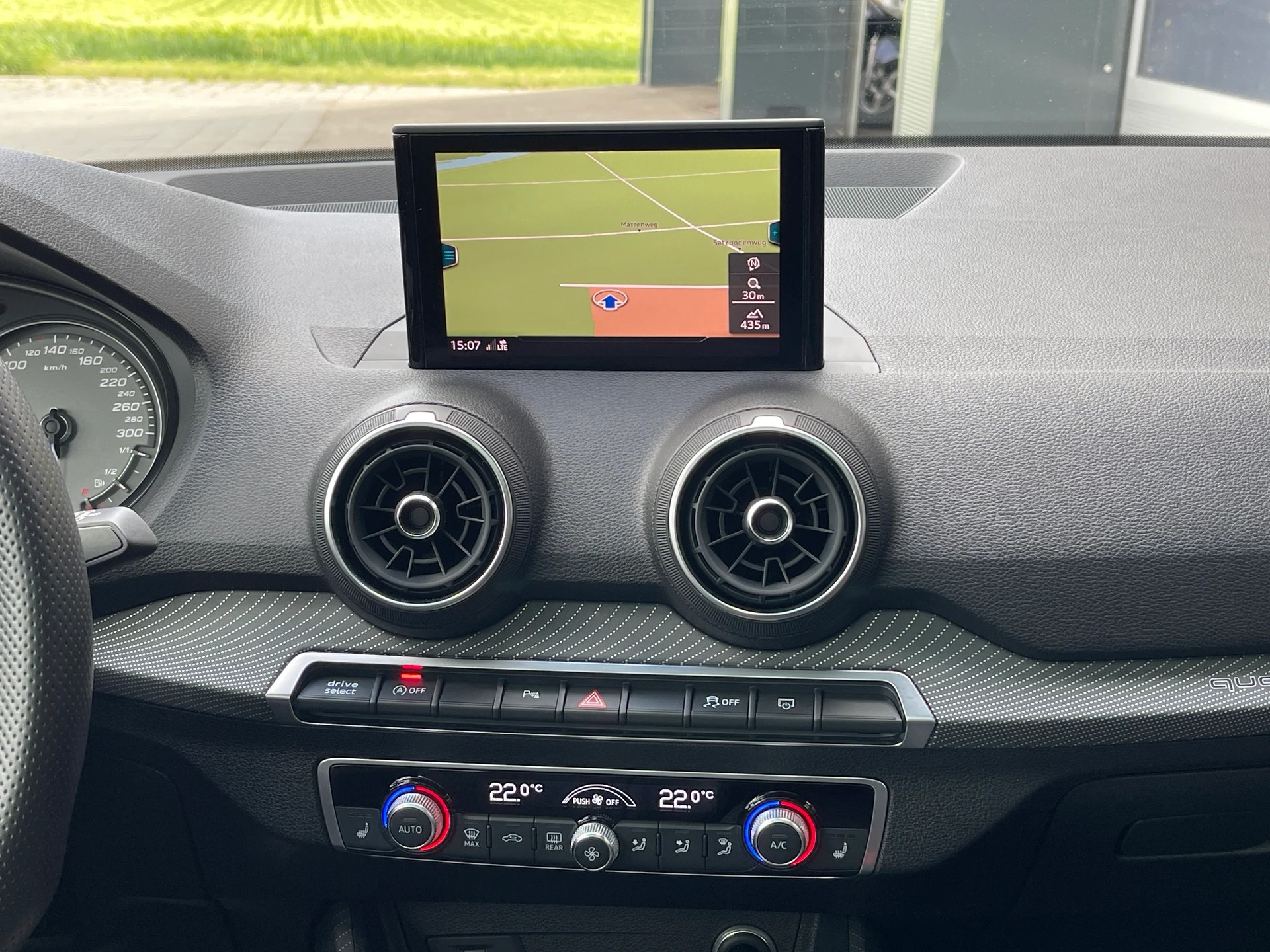 AUDI SQ2 TFSI quattro S-tronic-image-9