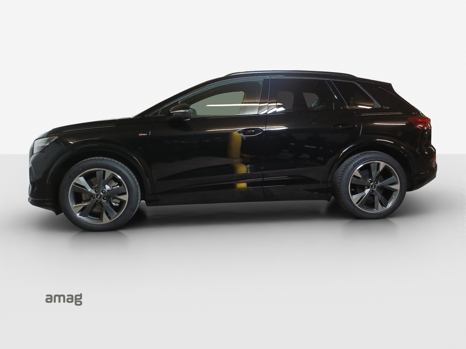 AUDI Q4 e-tron 45 Edition Swiss Ski quattro-showroom-element-1