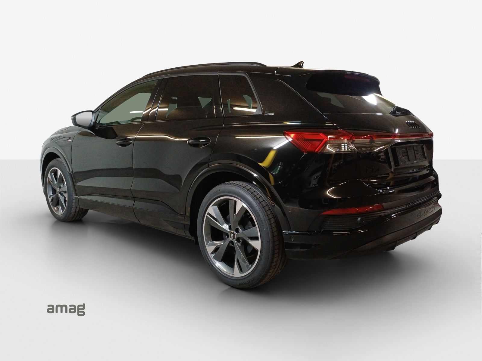 AUDI Q4 e-tron 45 Edition Swiss Ski quattro-showroom-element-2