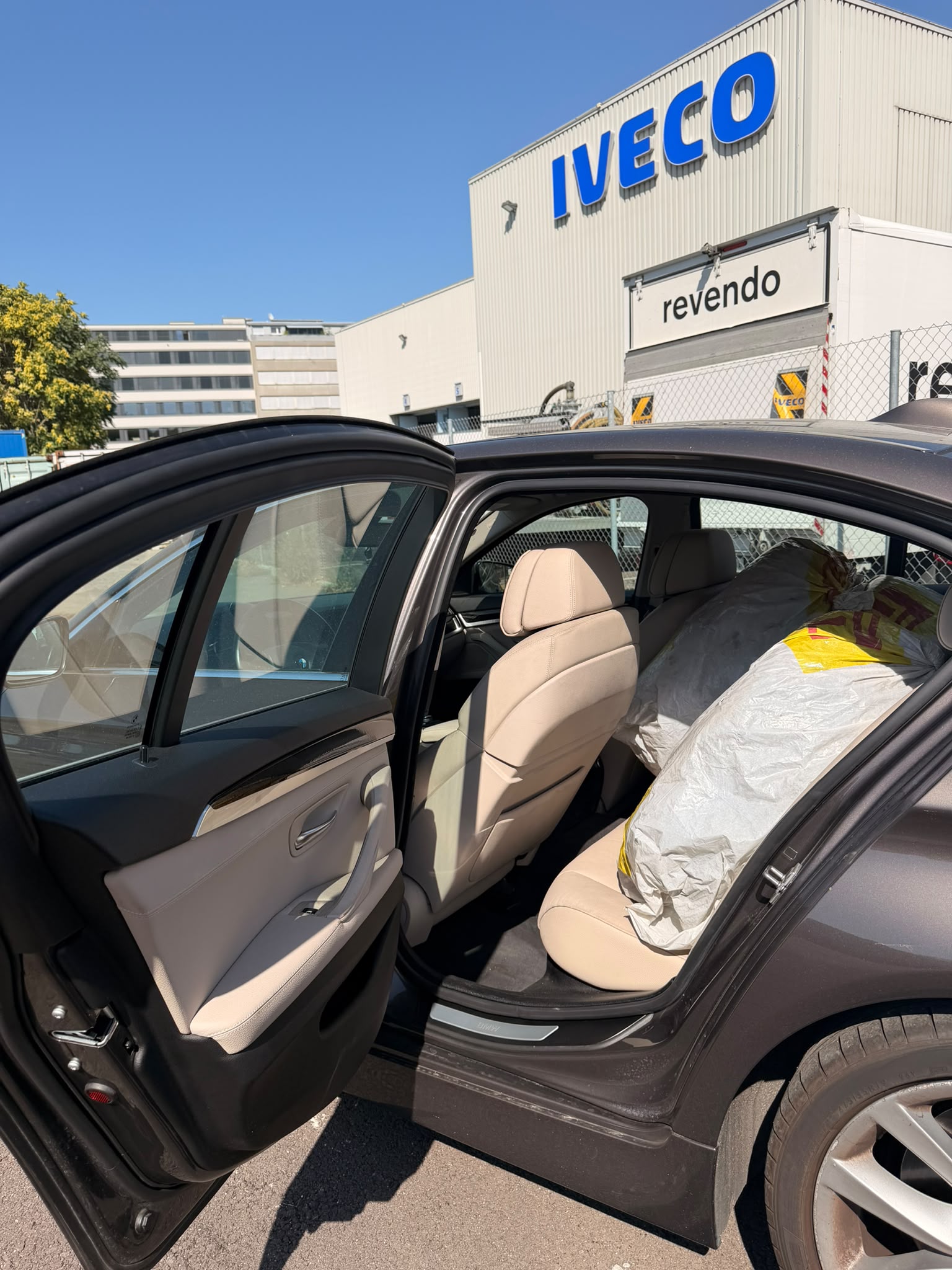 BMW ActiveHybrid 5 Steptronic-image-11