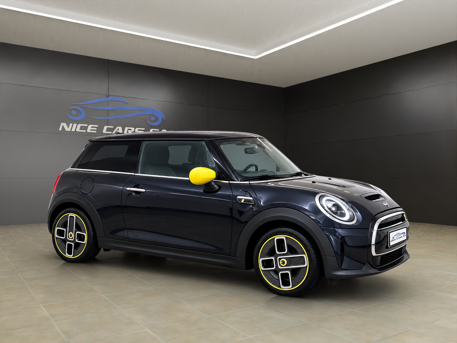 MINI Cooper SE-showroom-element-1