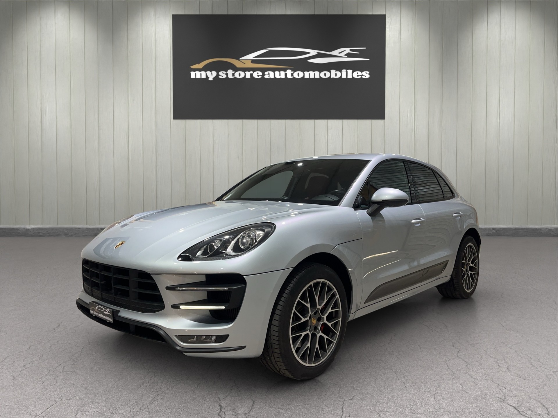 PORSCHE Macan Turbo PDK-showroom-element-1
