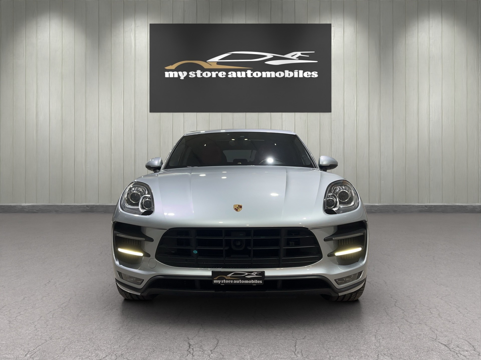 PORSCHE Macan Turbo PDK-showroom-element-2
