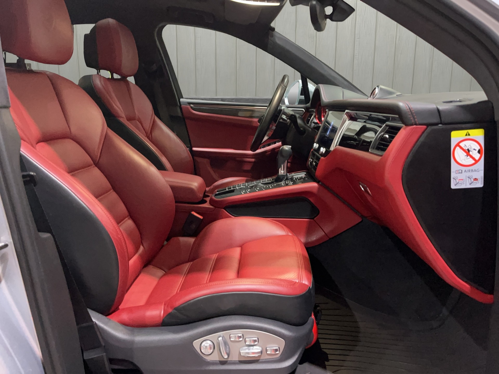 PORSCHE Macan Turbo PDK-image-17