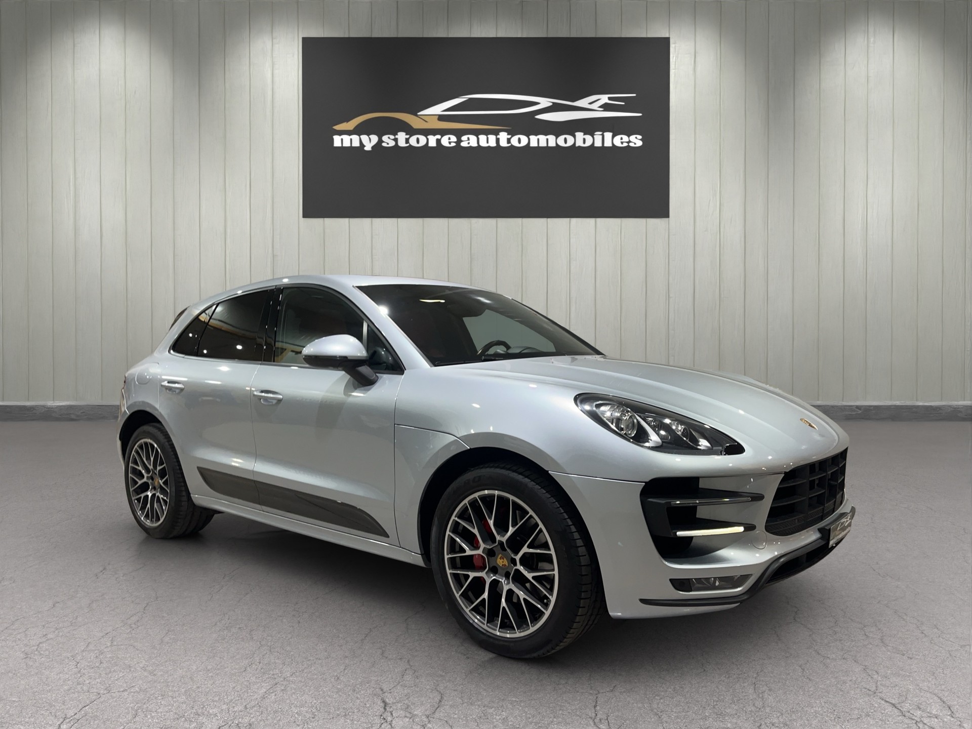 PORSCHE Macan Turbo PDK-showroom-element-3