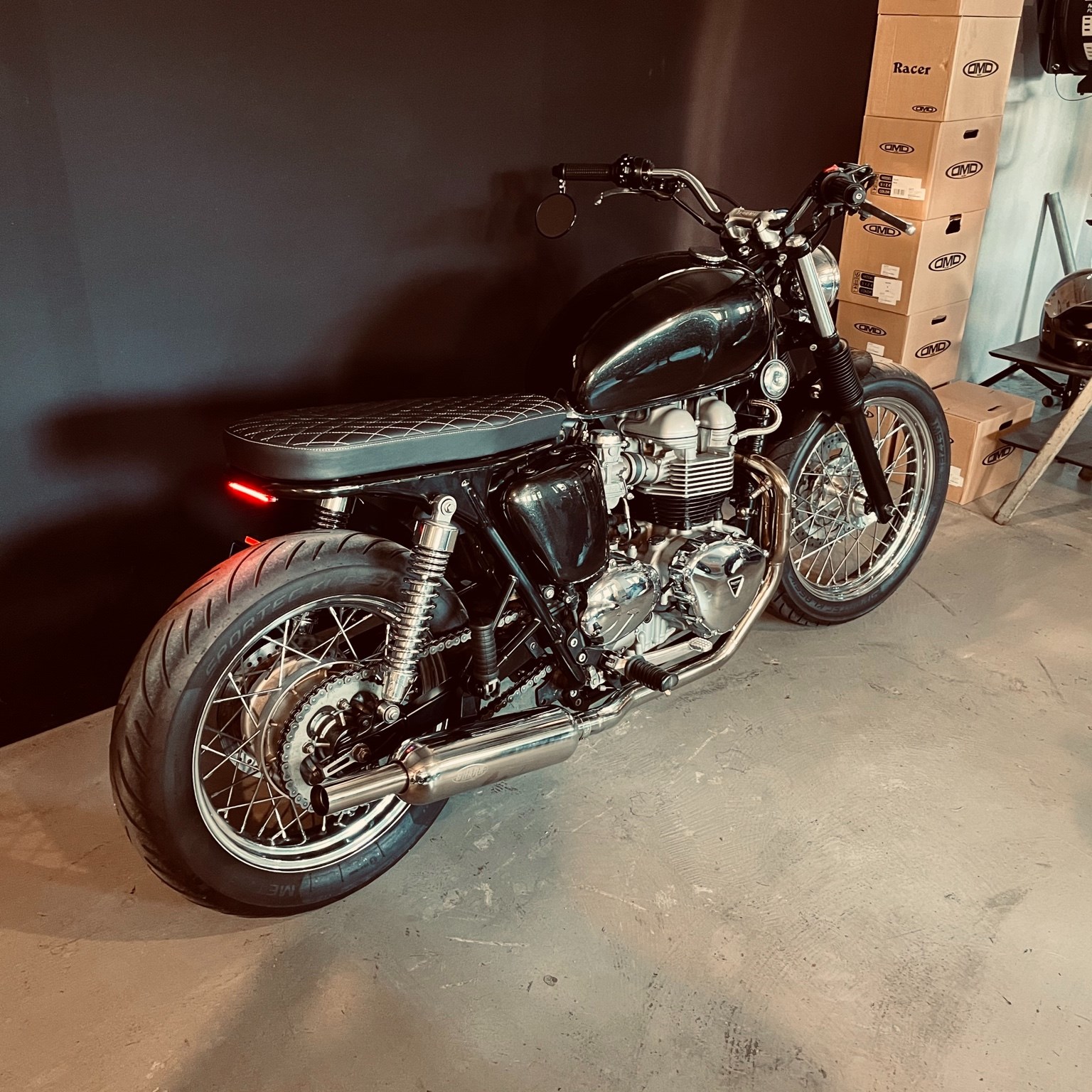 TRIUMPH Bonneville 900 i T 100-image-1
