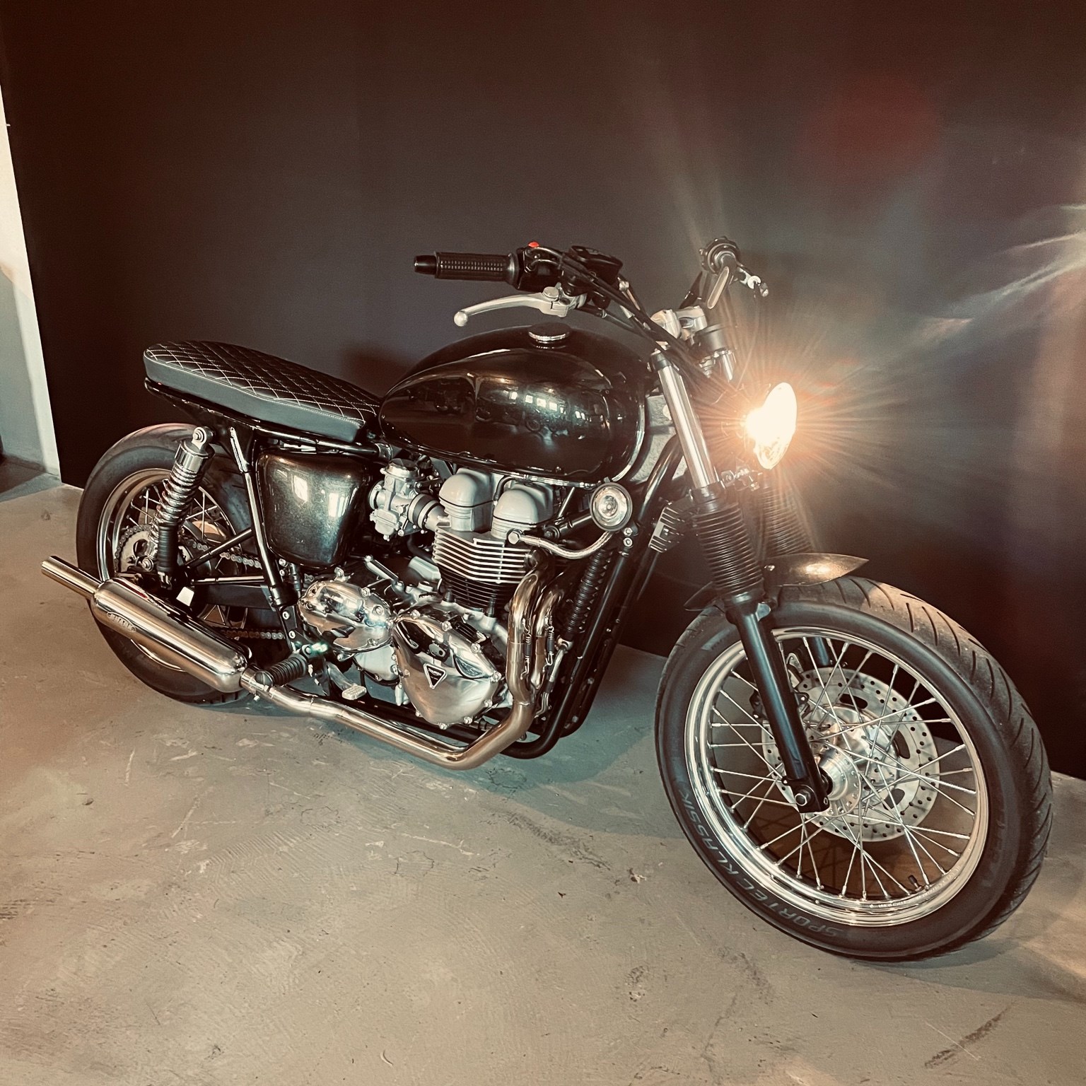 TRIUMPH Bonneville 900 i T 100-image-2