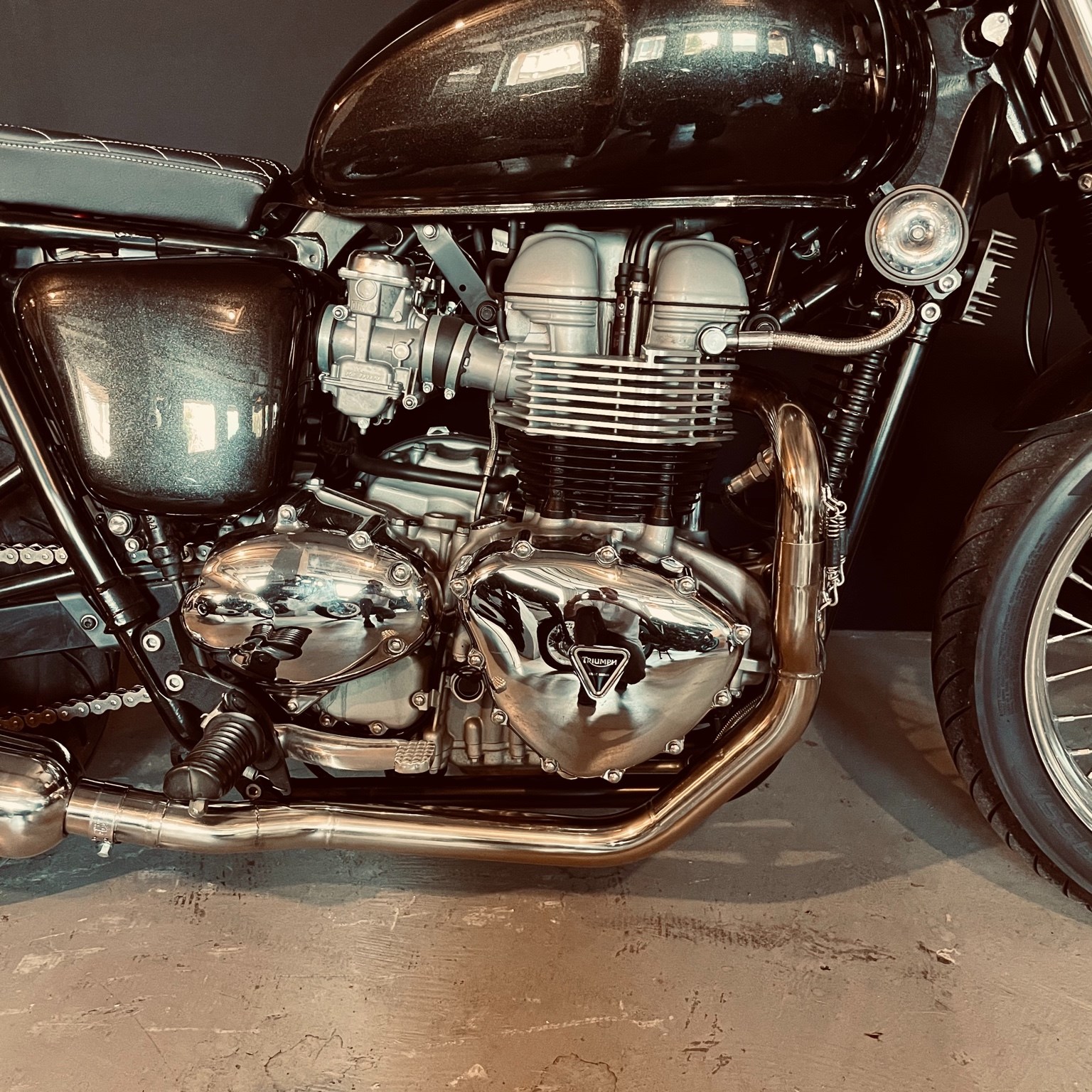 TRIUMPH Bonneville 900 i T 100-image-3