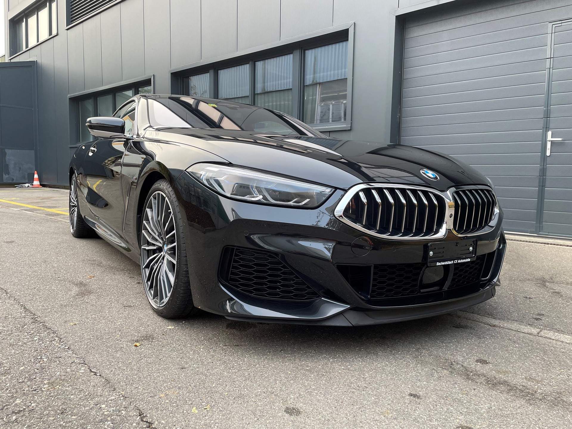 BMW M850i xDrive-showroom-element-2