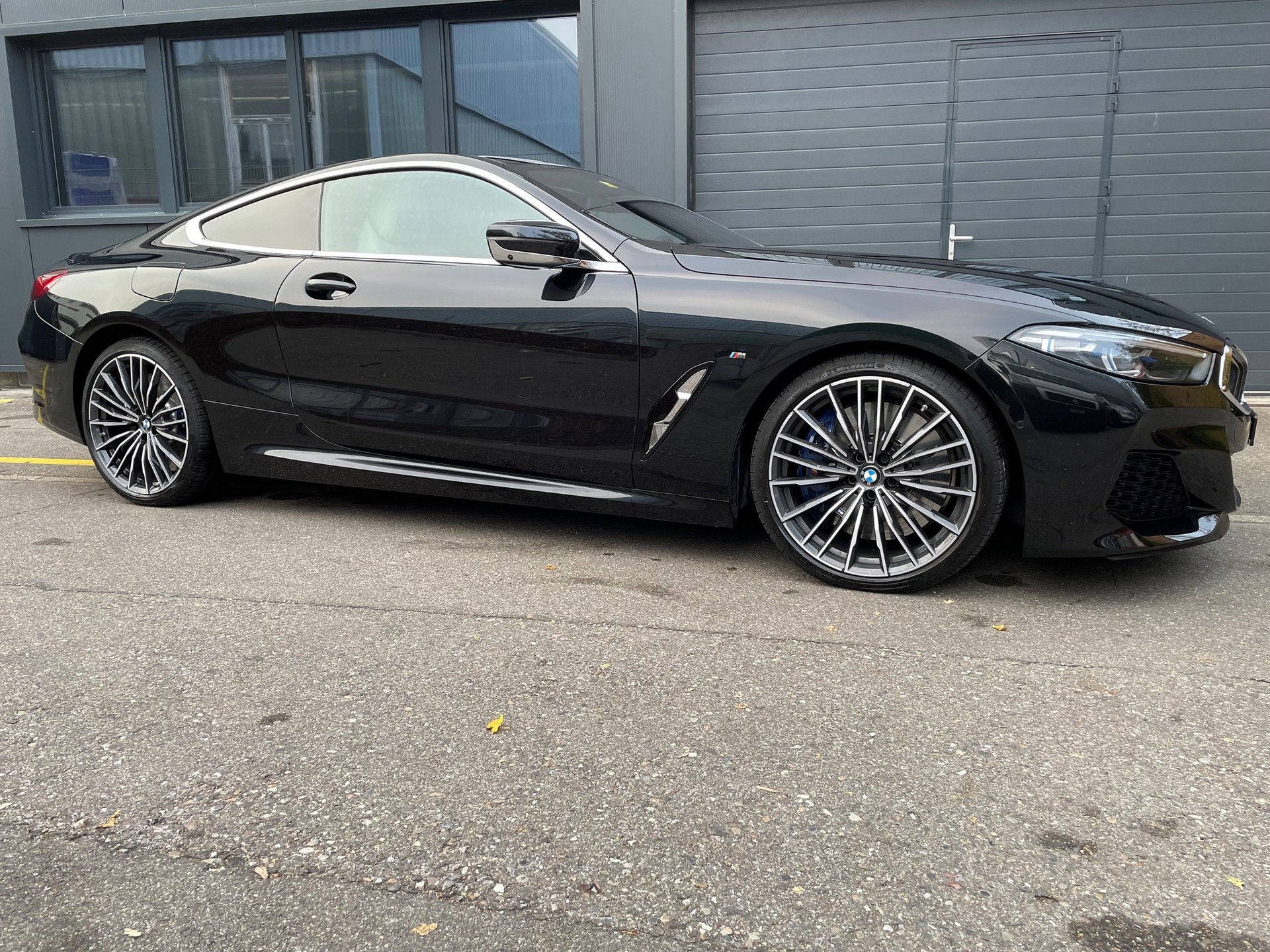 BMW M850i xDrive-showroom-element-1