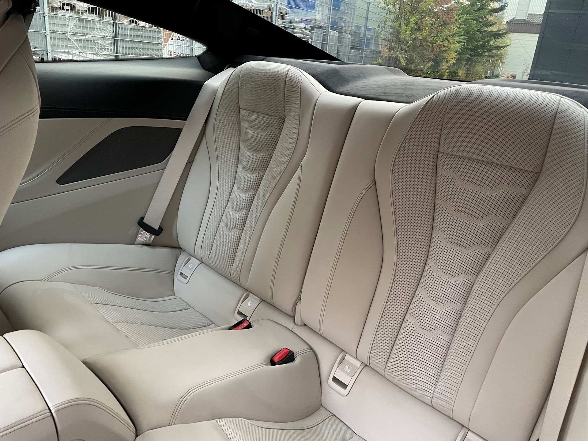 BMW M850i xDrive-image-7