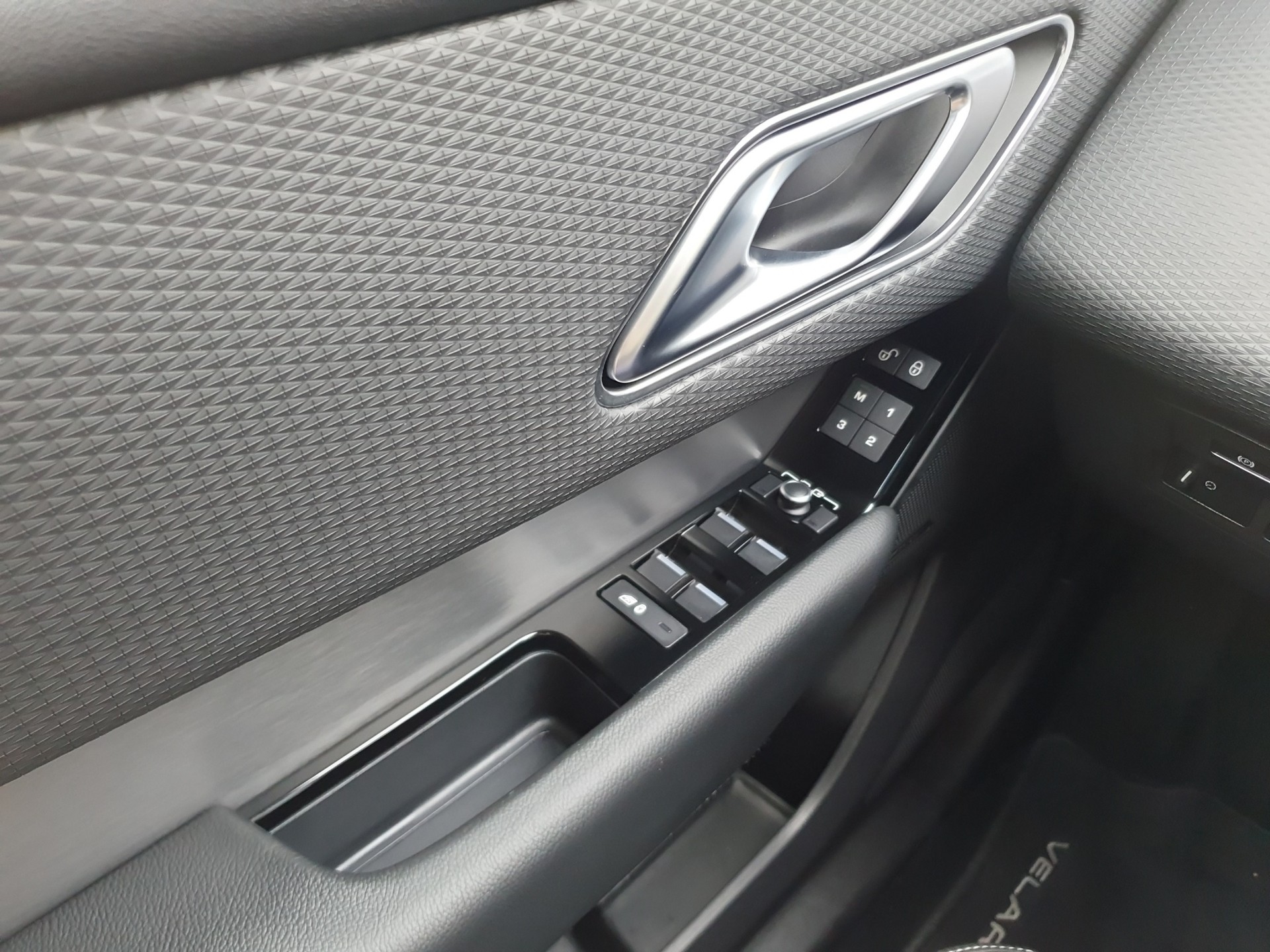 LAND ROVER RR Velar R-Dynamic D 300 S-image-18