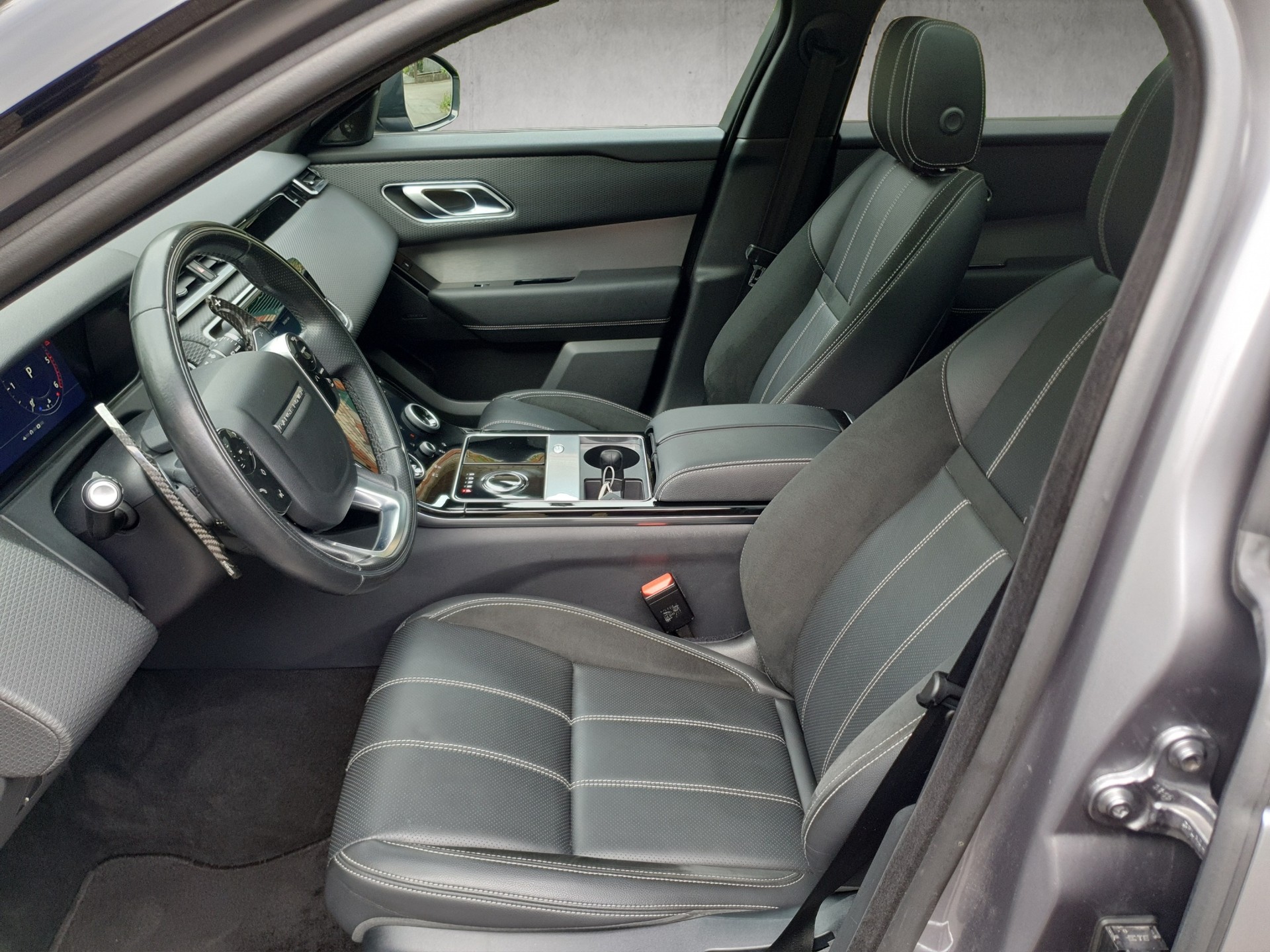 LAND ROVER RR Velar R-Dynamic D 300 S-image-8