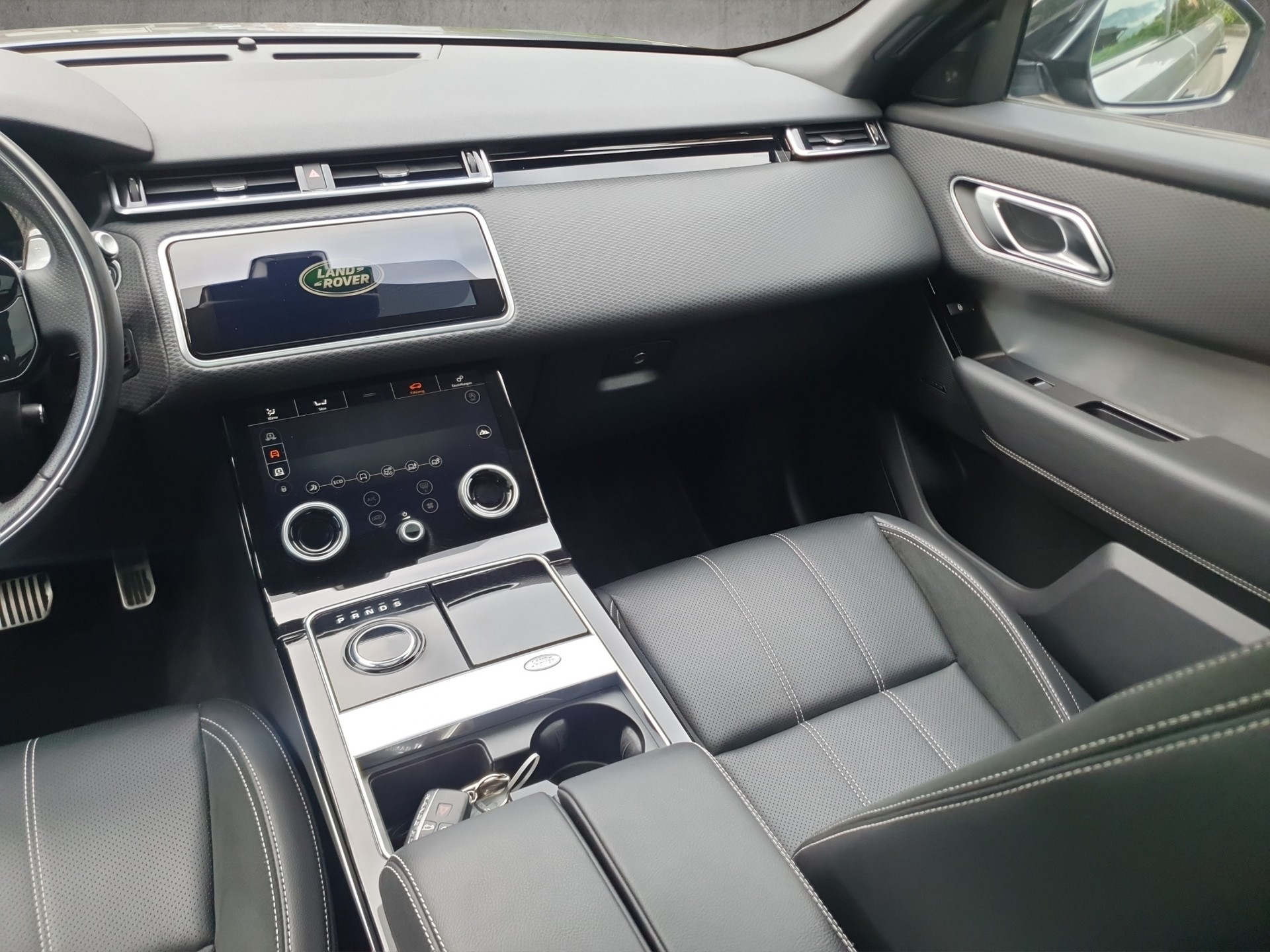 LAND ROVER RR Velar R-Dynamic D 300 S-image-14