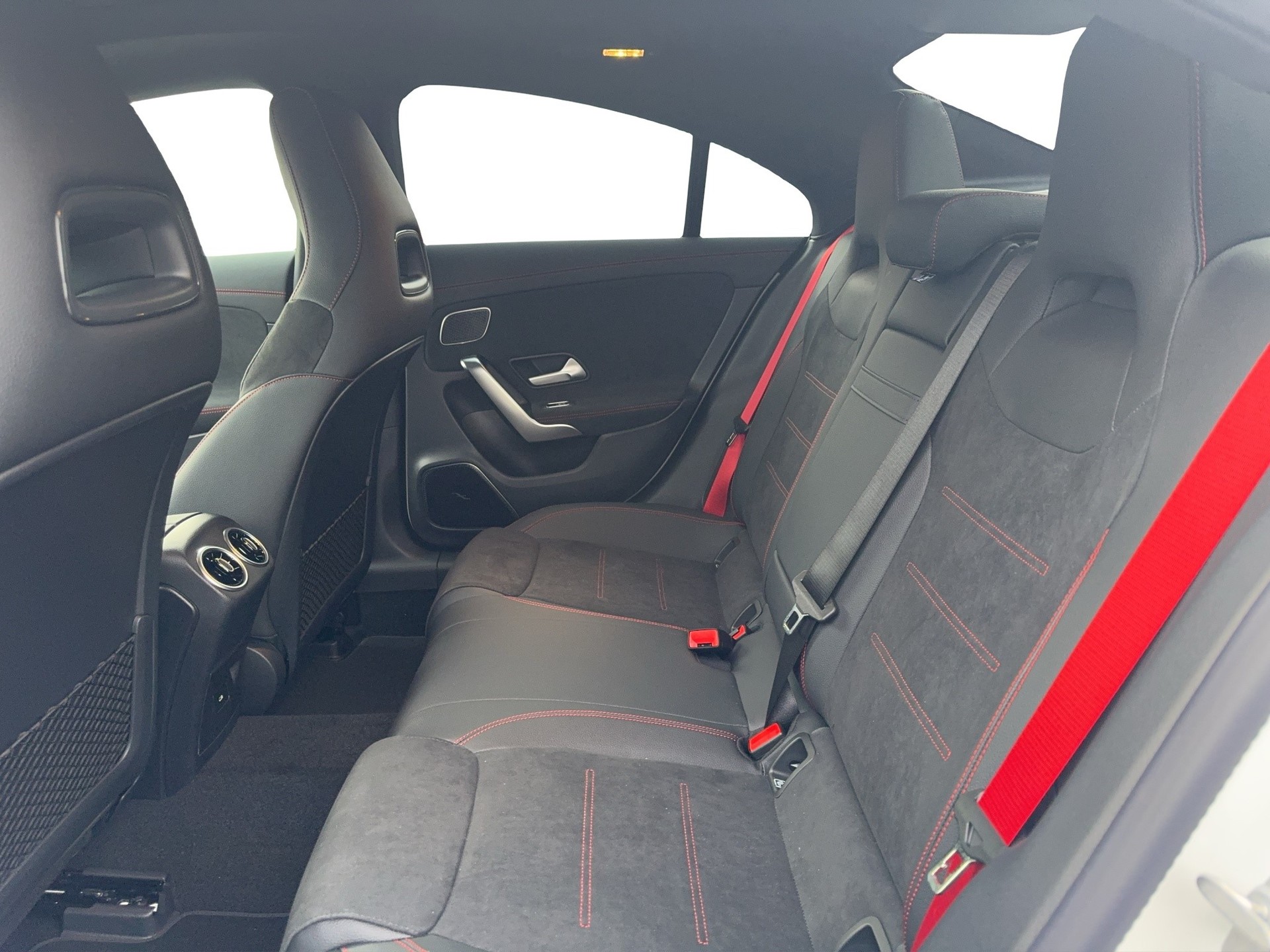 MERCEDES-BENZ CLA 35 AMG 4Matic 8G-DCT-image-10