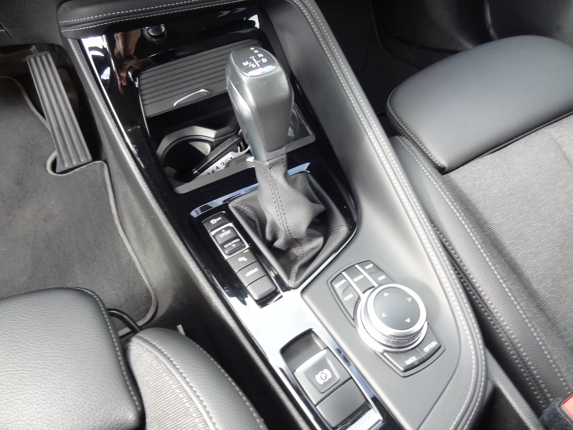 BMW X1 xDrive 25e Sport Line Steptronic-image-12
