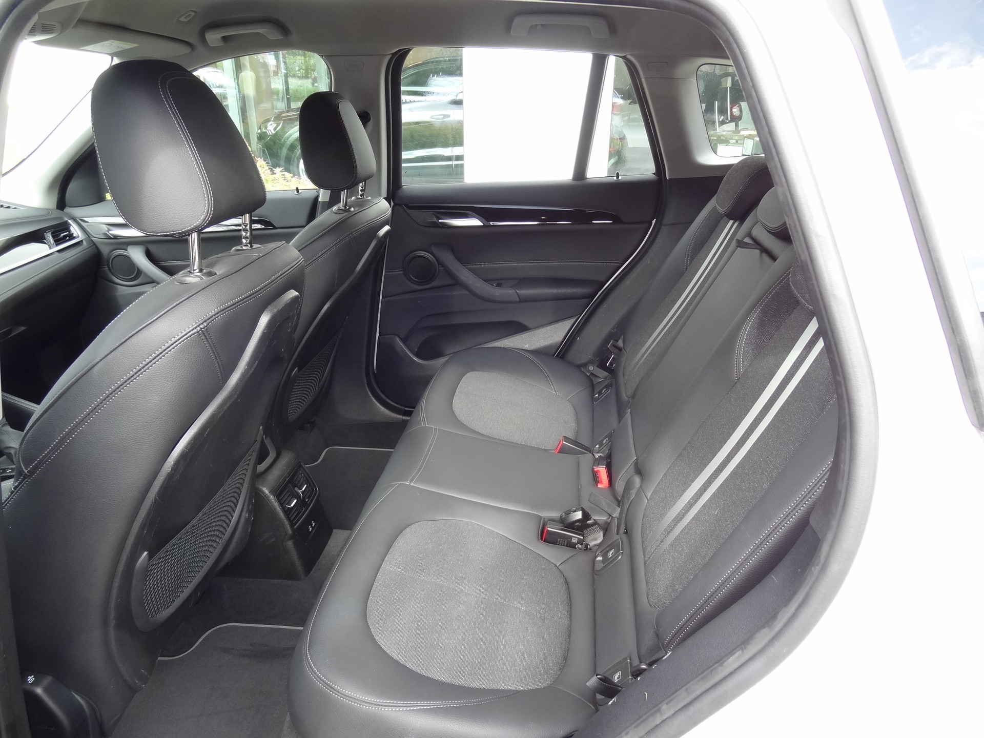 BMW X1 xDrive 25e Sport Line Steptronic-image-13
