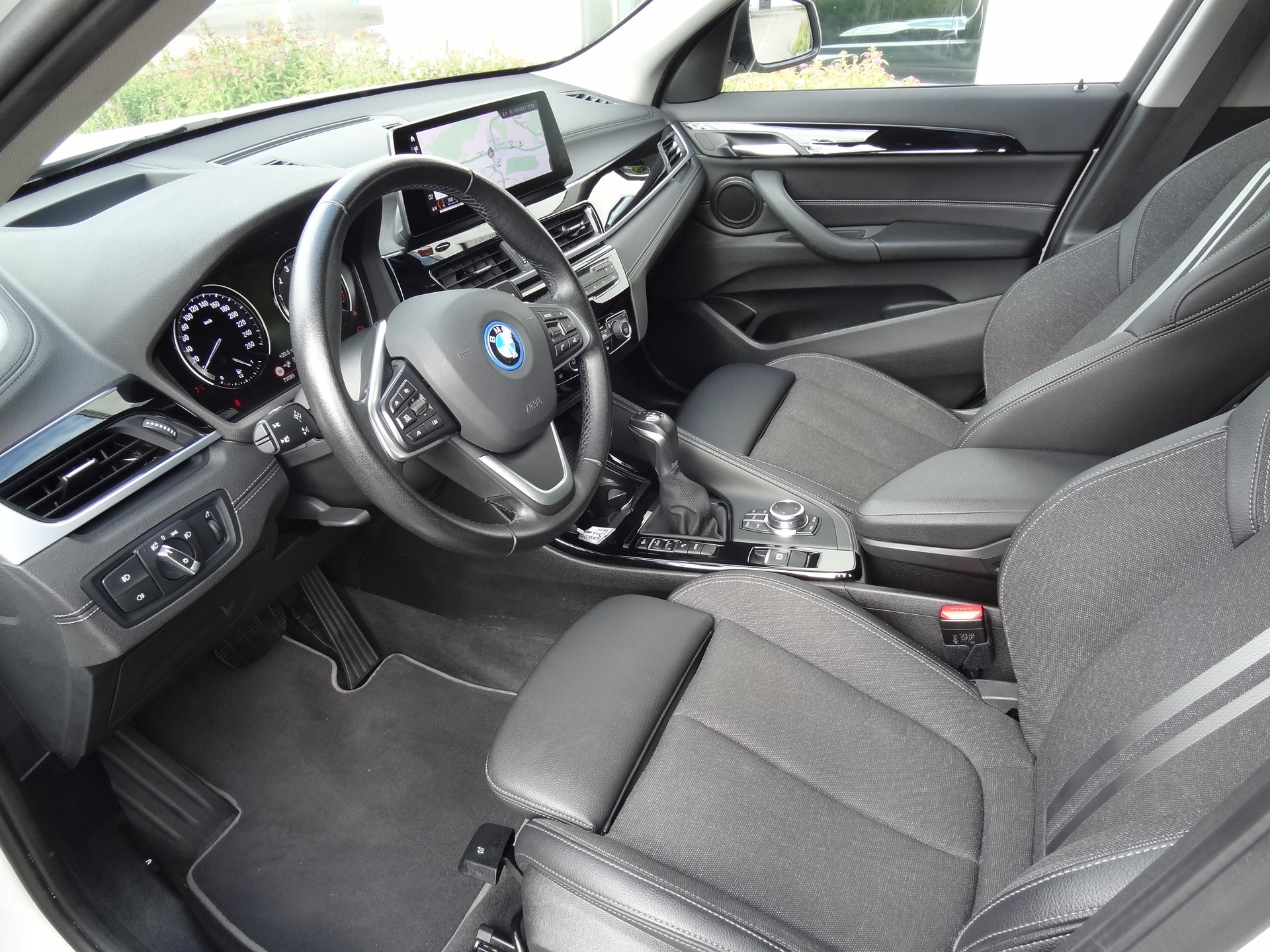 BMW X1 xDrive 25e Sport Line Steptronic-image-4